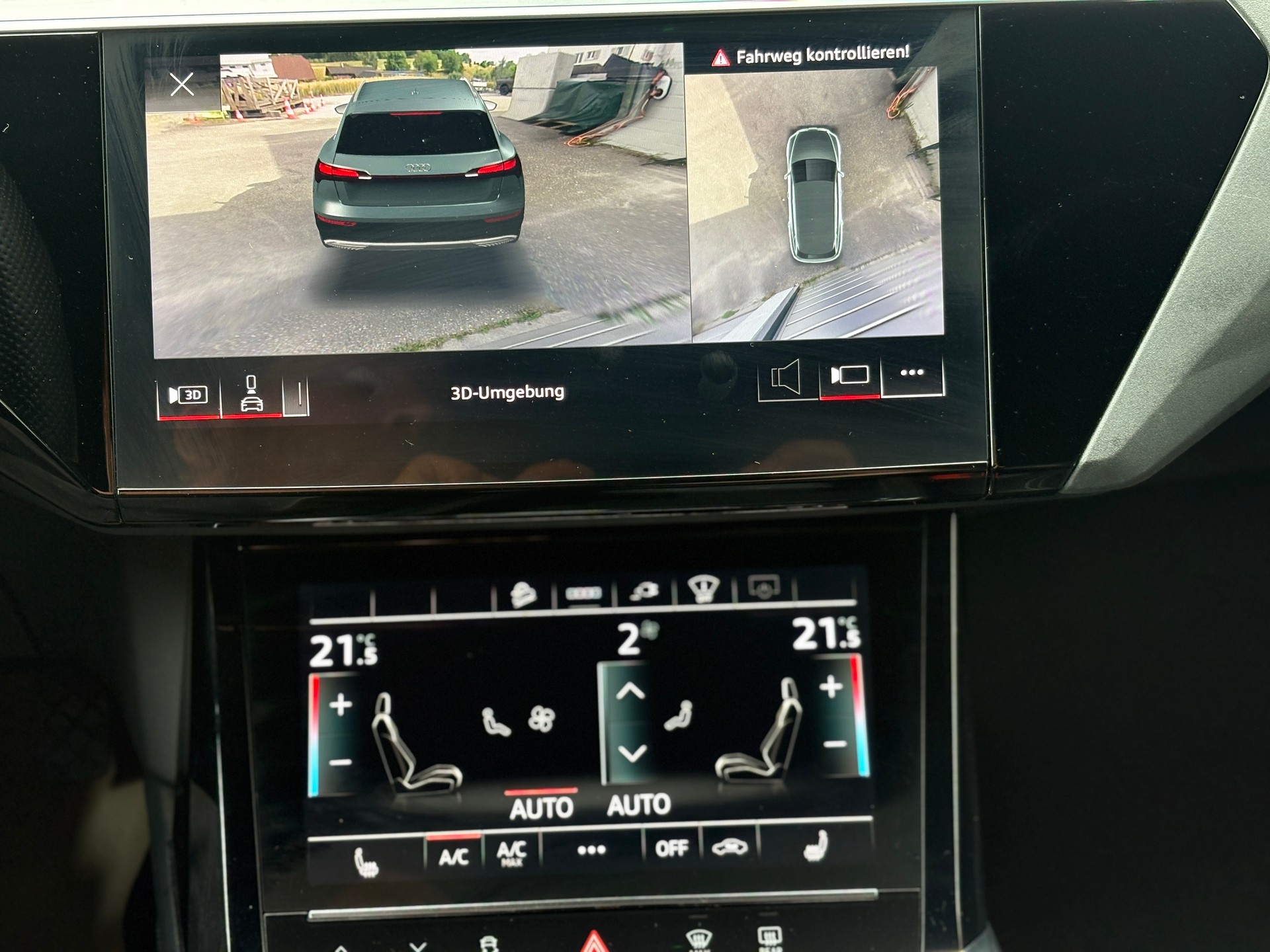 AUDI e-tron 55 S Line Black Edition quattro-image-11