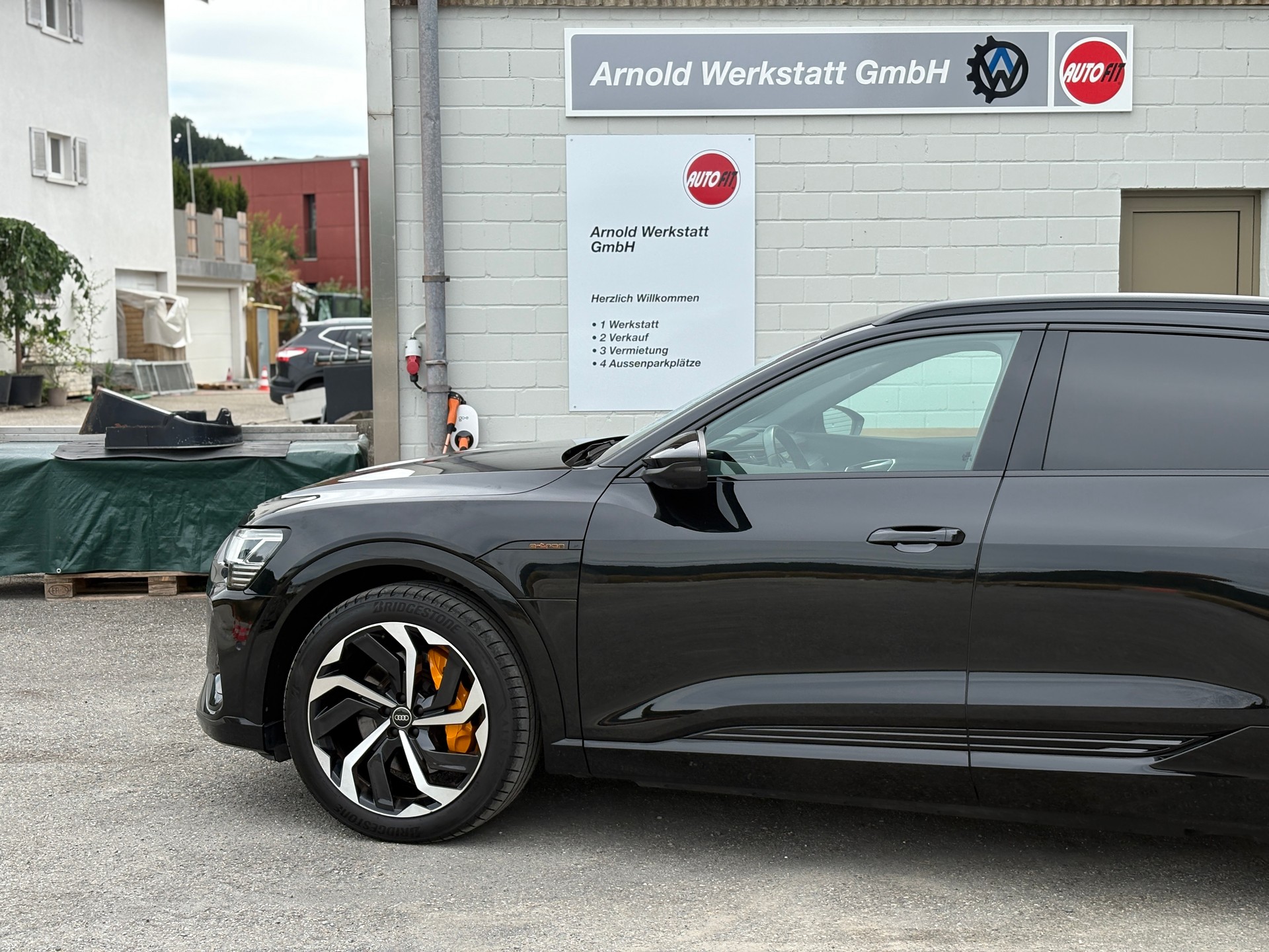 AUDI e-tron 55 S Line Black Edition quattro-image-2