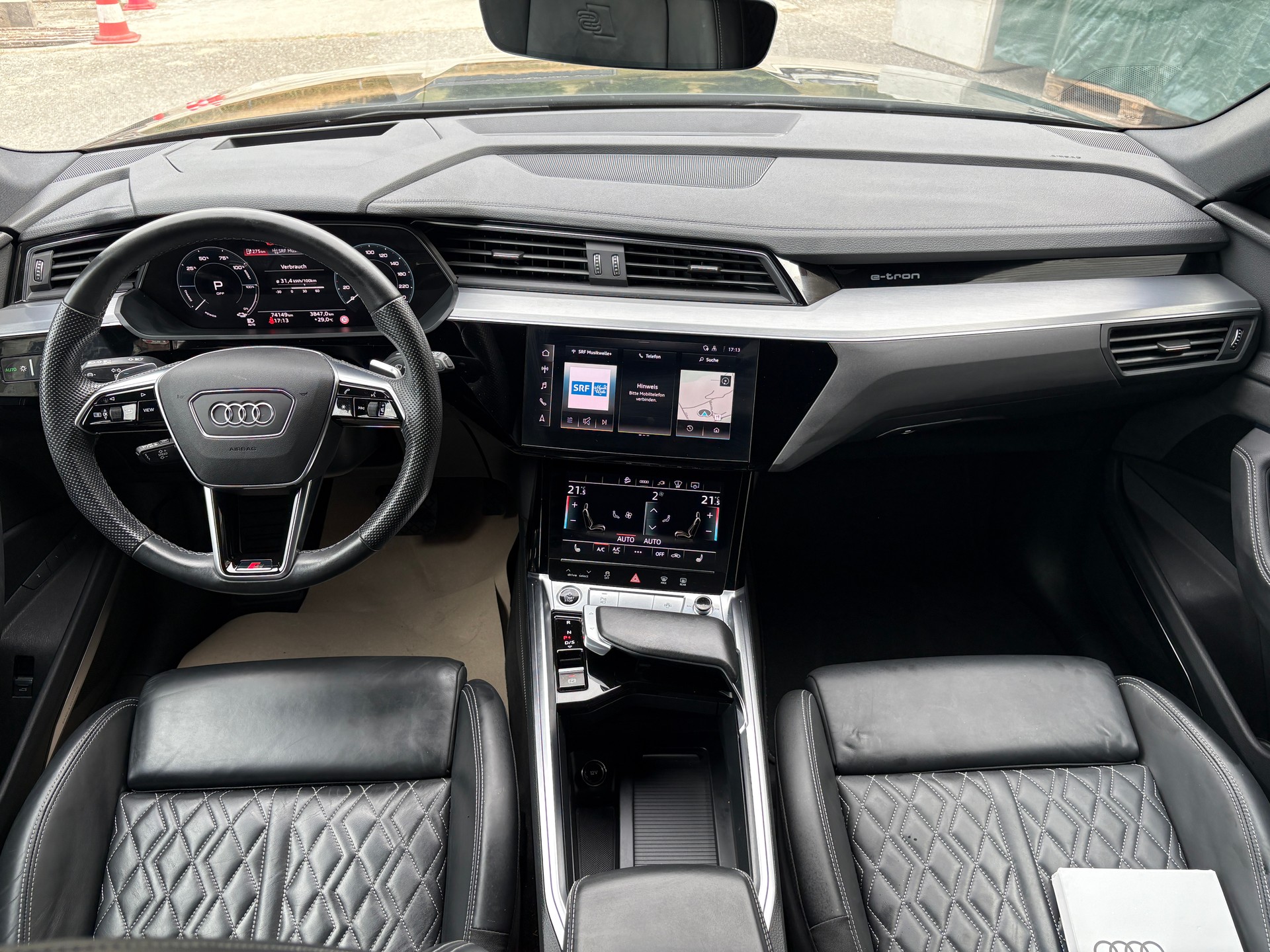 AUDI e-tron 55 S Line Black Edition quattro-image-8