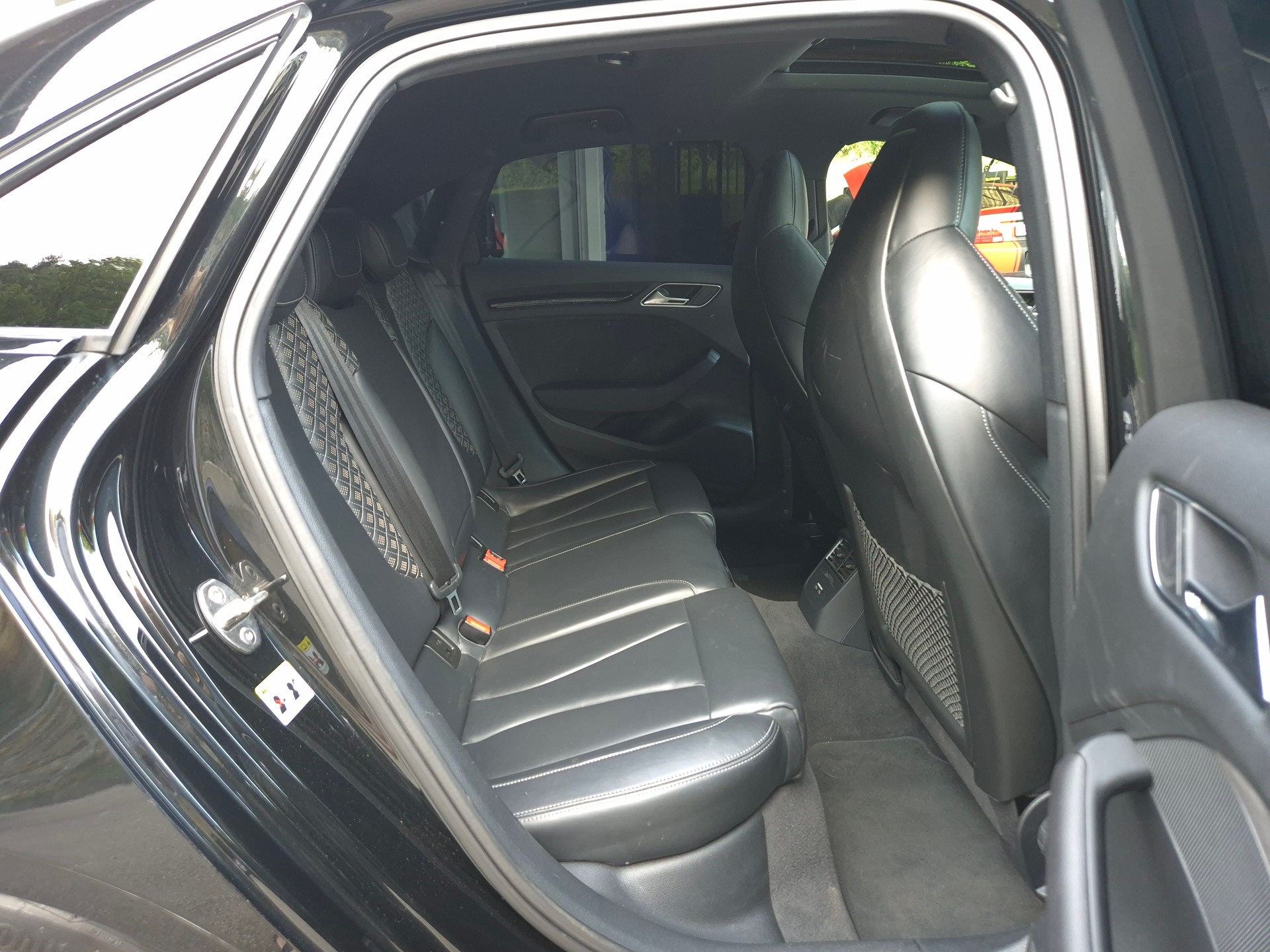 AUDI RS3 Limousine 2.5 TSI quattro S-tronic-image-25