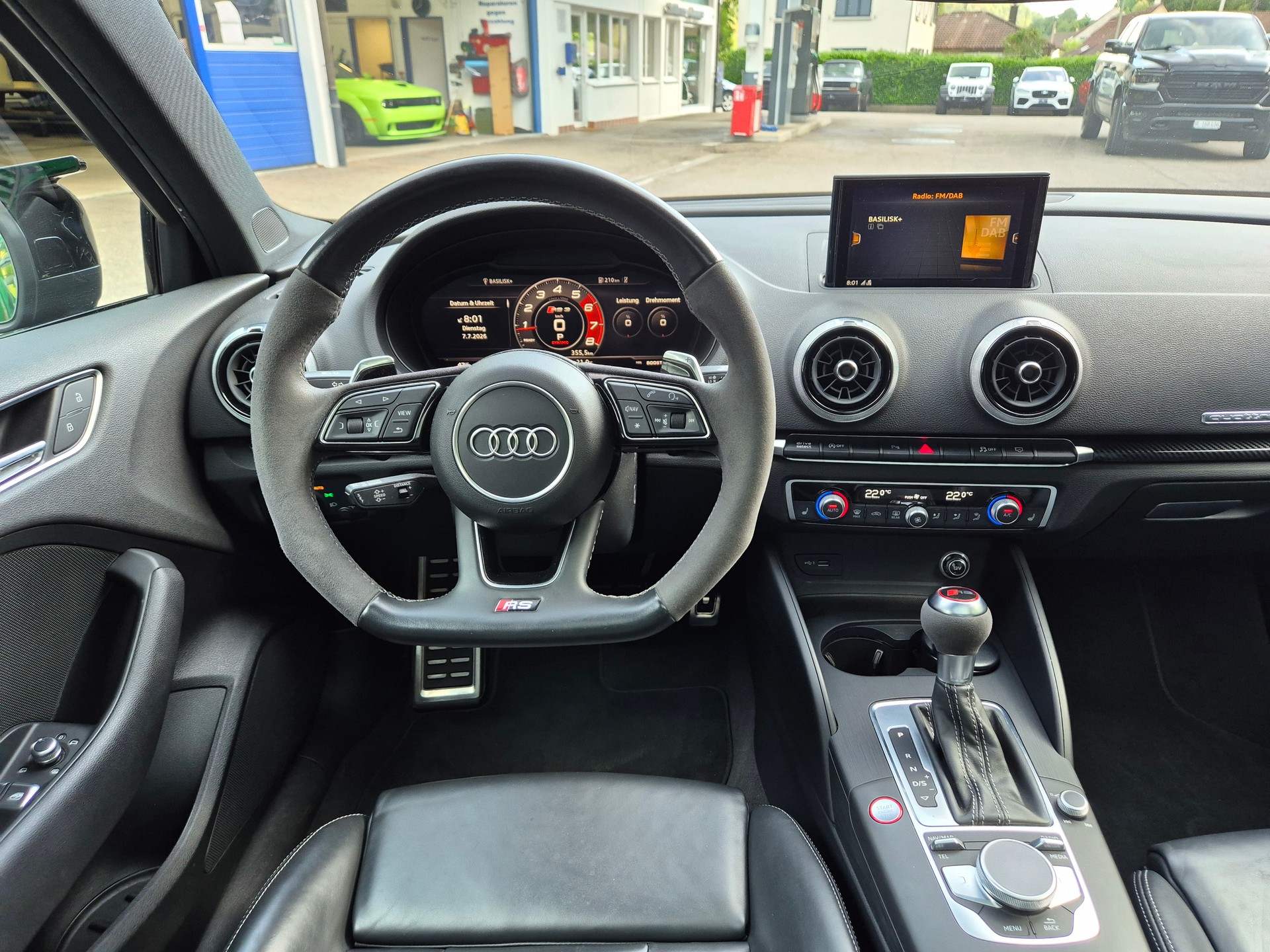 AUDI RS3 Limousine 2.5 TSI quattro S-tronic-image-17