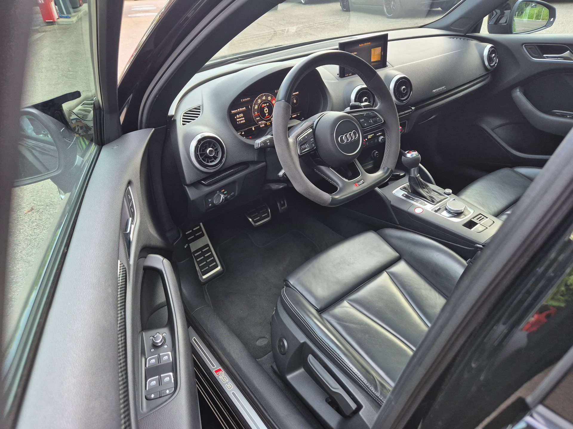 AUDI RS3 Limousine 2.5 TSI quattro S-tronic-image-16