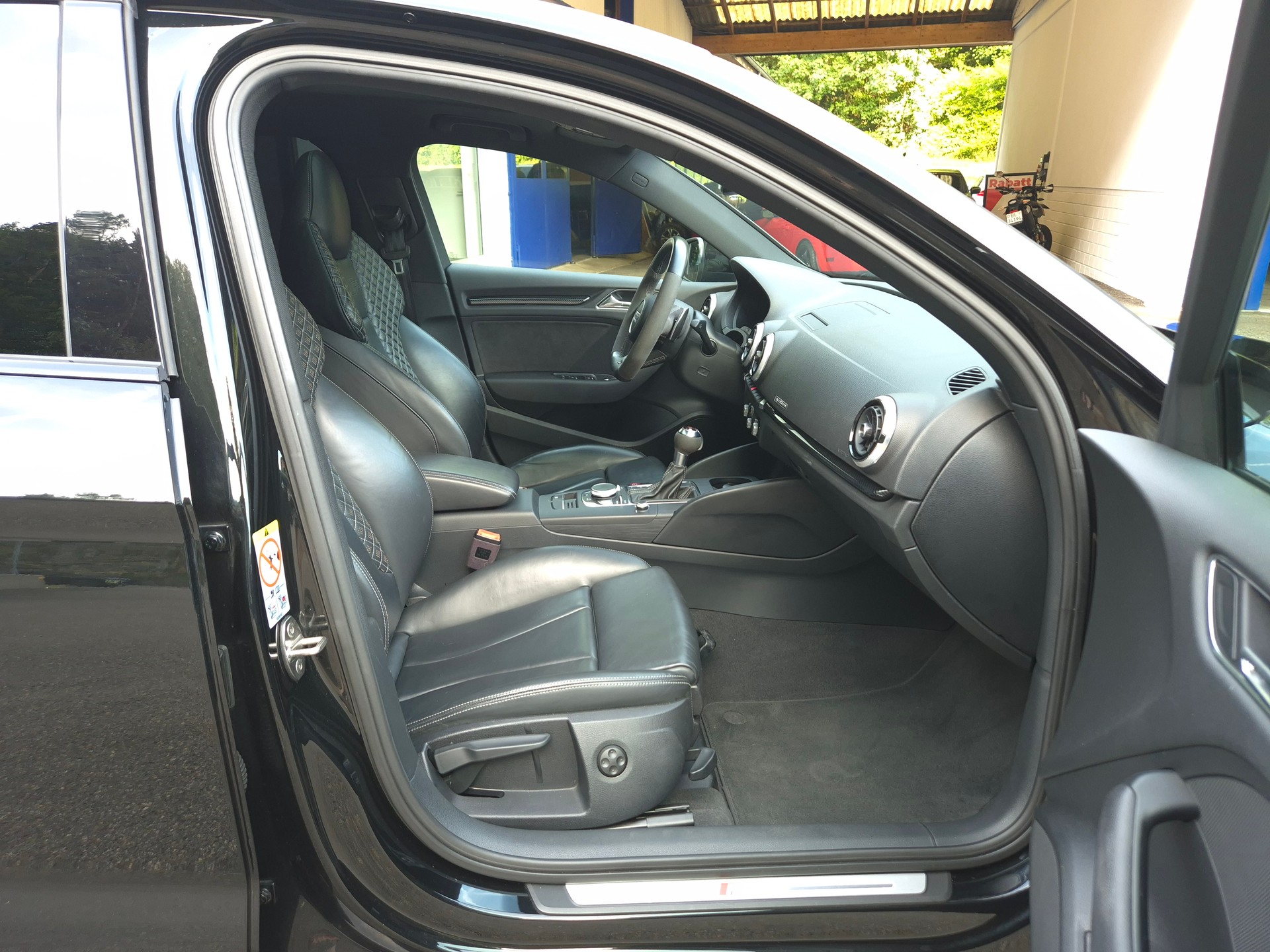 AUDI RS3 Limousine 2.5 TSI quattro S-tronic-image-24