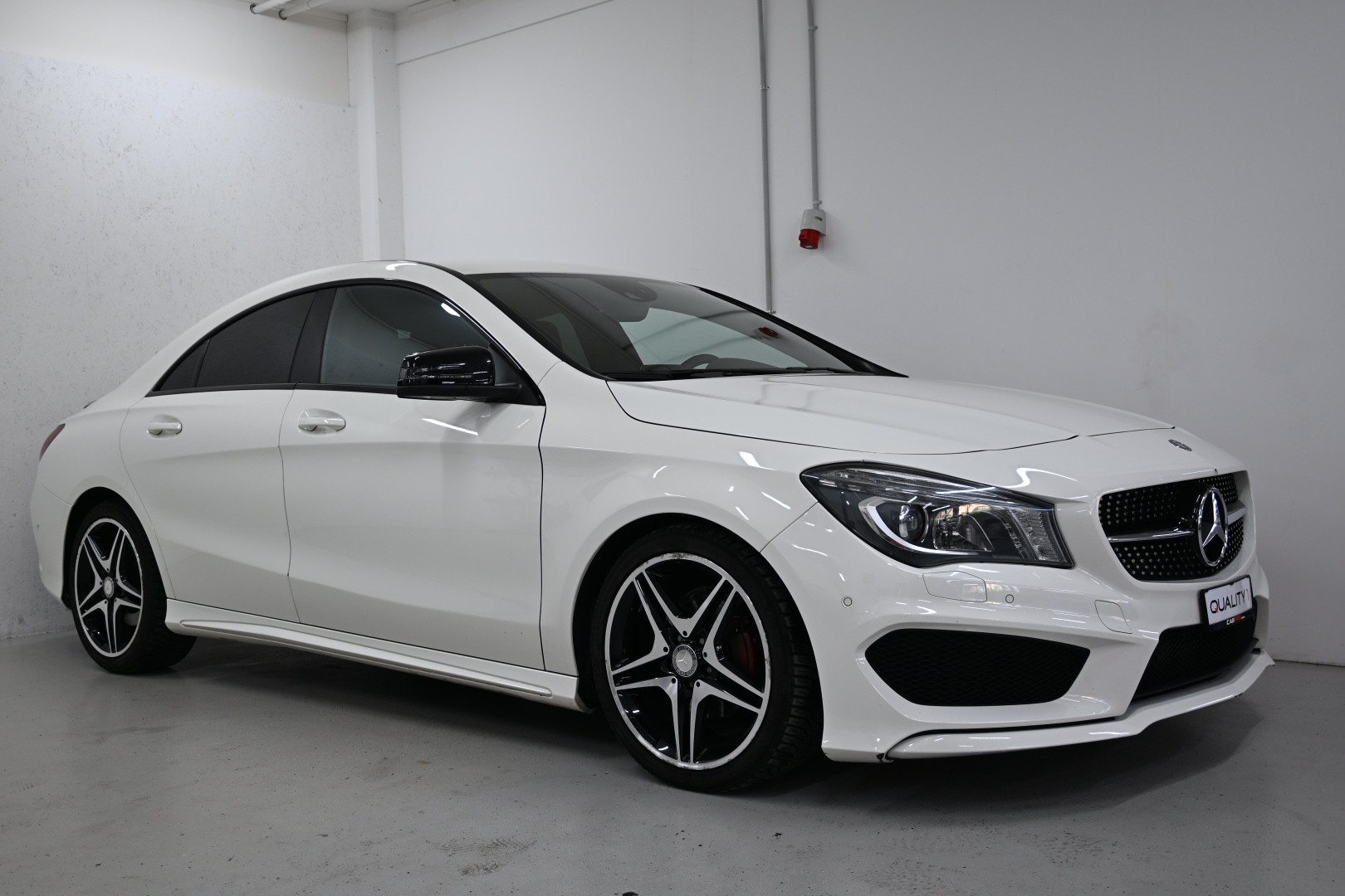 MERCEDES-BENZ CLA 200 AMG Line 7G-DCT-image-2