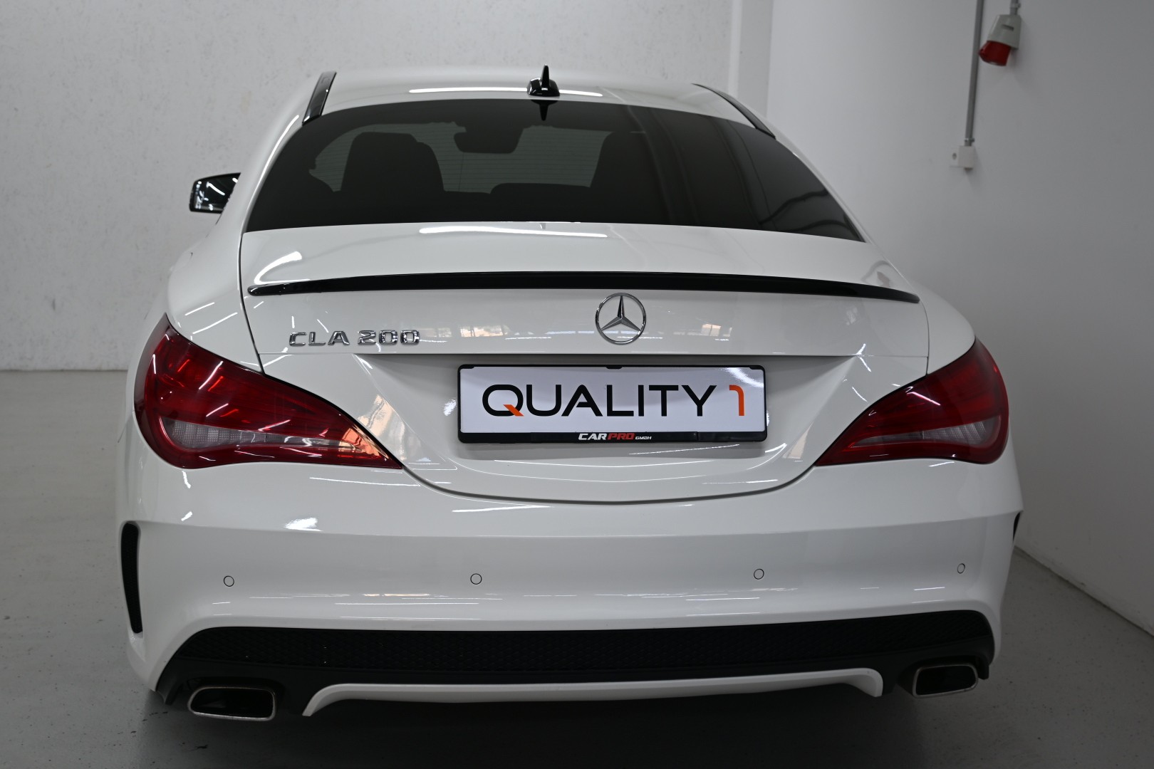 MERCEDES-BENZ CLA 200 AMG Line 7G-DCT-image-4