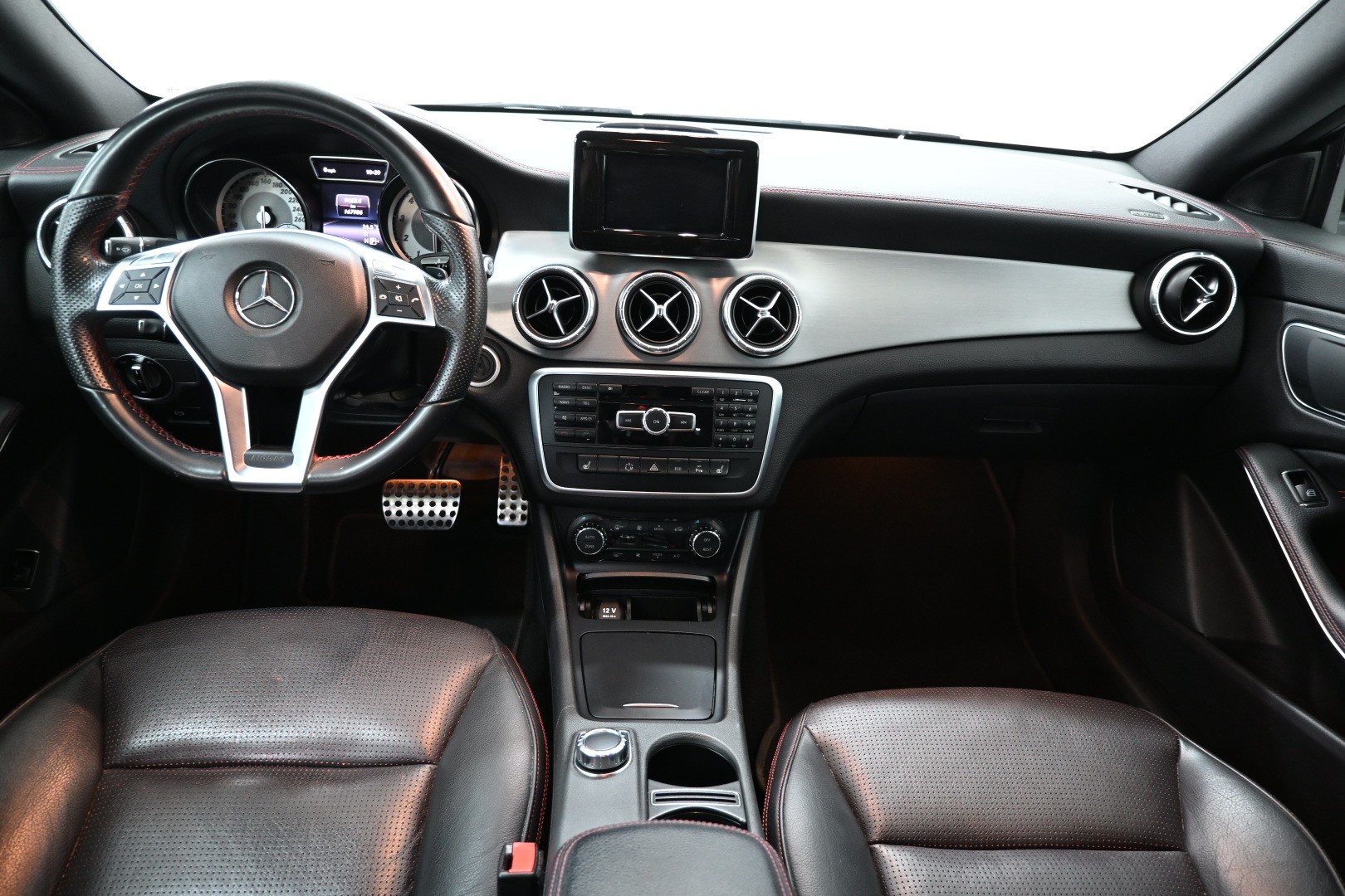 MERCEDES-BENZ CLA 200 AMG Line 7G-DCT-image-11