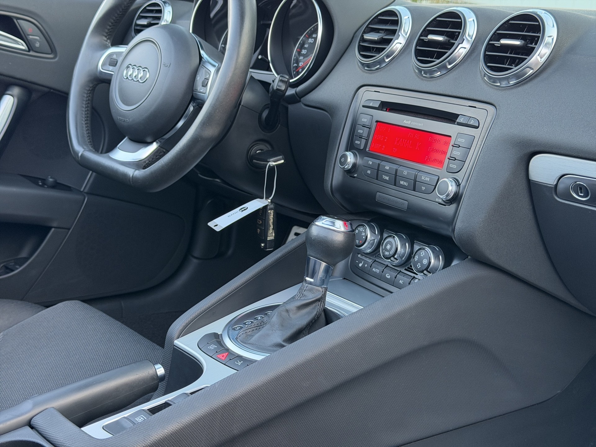 AUDI TT Roadster 2.0 TFSI-image-18