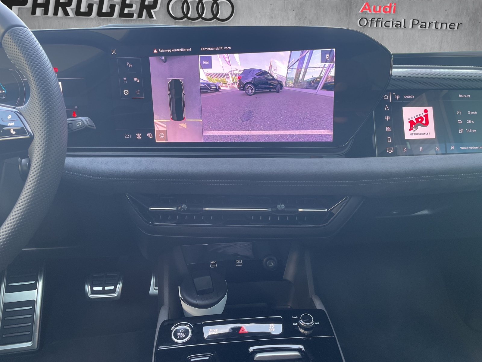 AUDI A6 Avant e-tron quattro-image-11