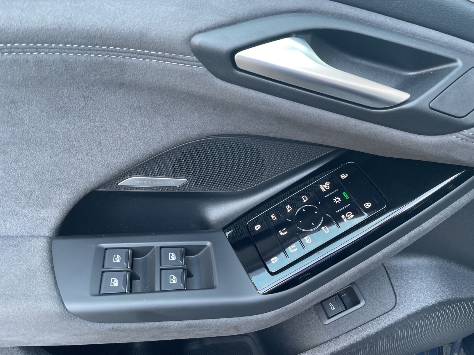 AUDI A6 Avant e-tron quattro-image-9