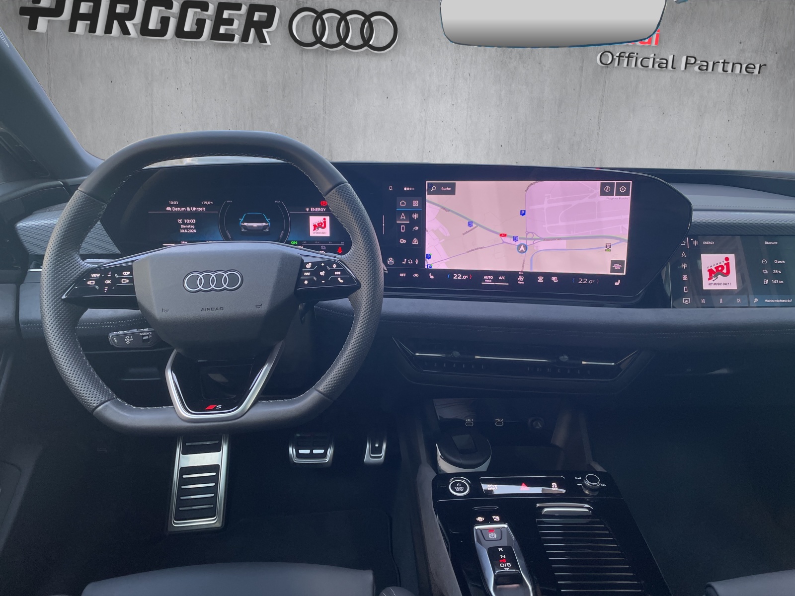 AUDI A6 Avant e-tron quattro-image-10