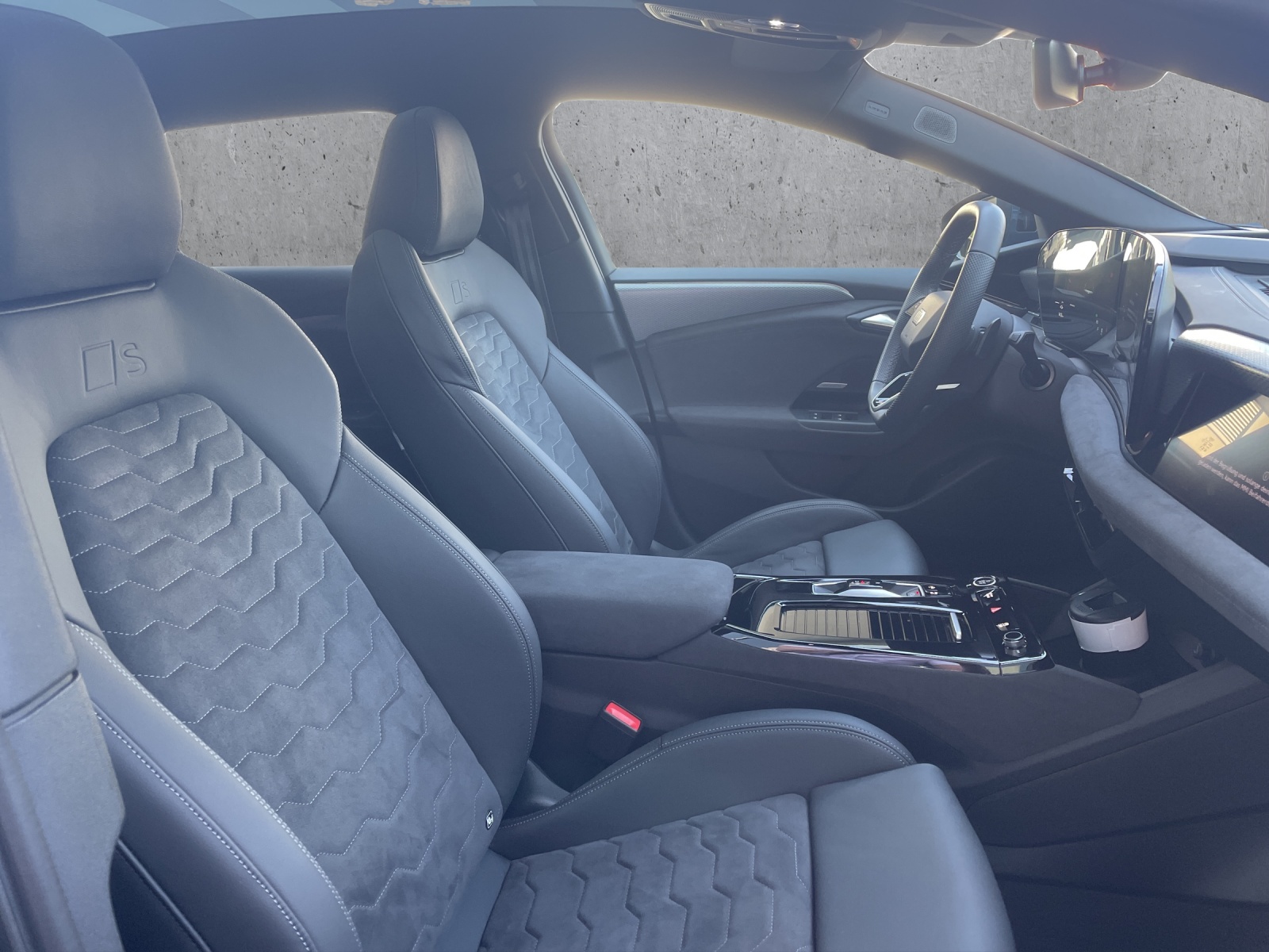 AUDI A6 Avant e-tron quattro-image-7