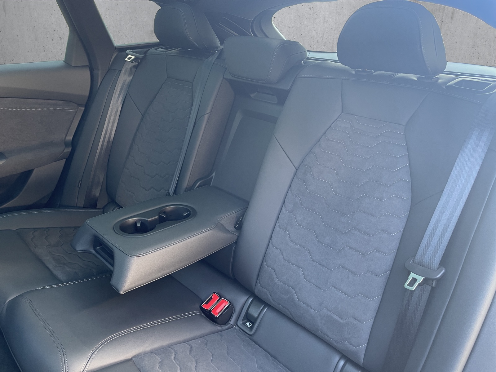 AUDI A6 Avant e-tron quattro-image-14