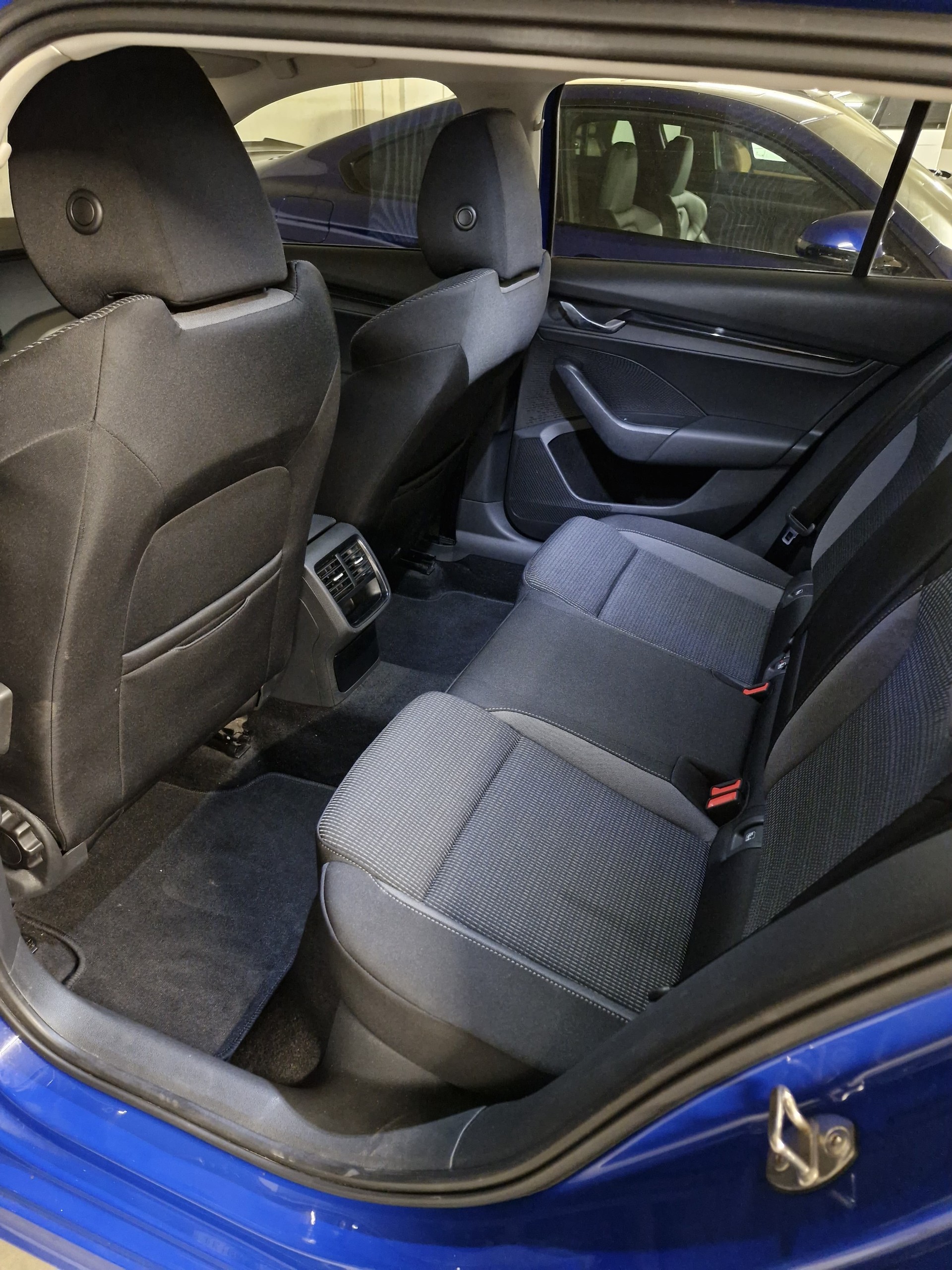 SKODA 2.0 TDI Ambition DSG-image-4