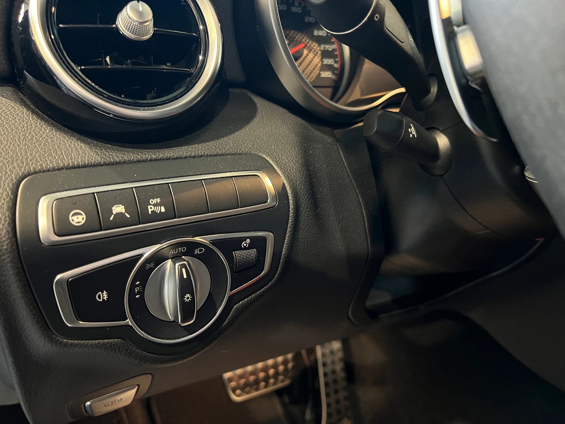 MERCEDES-BENZ C 63 S AMG Speedshift-image-10