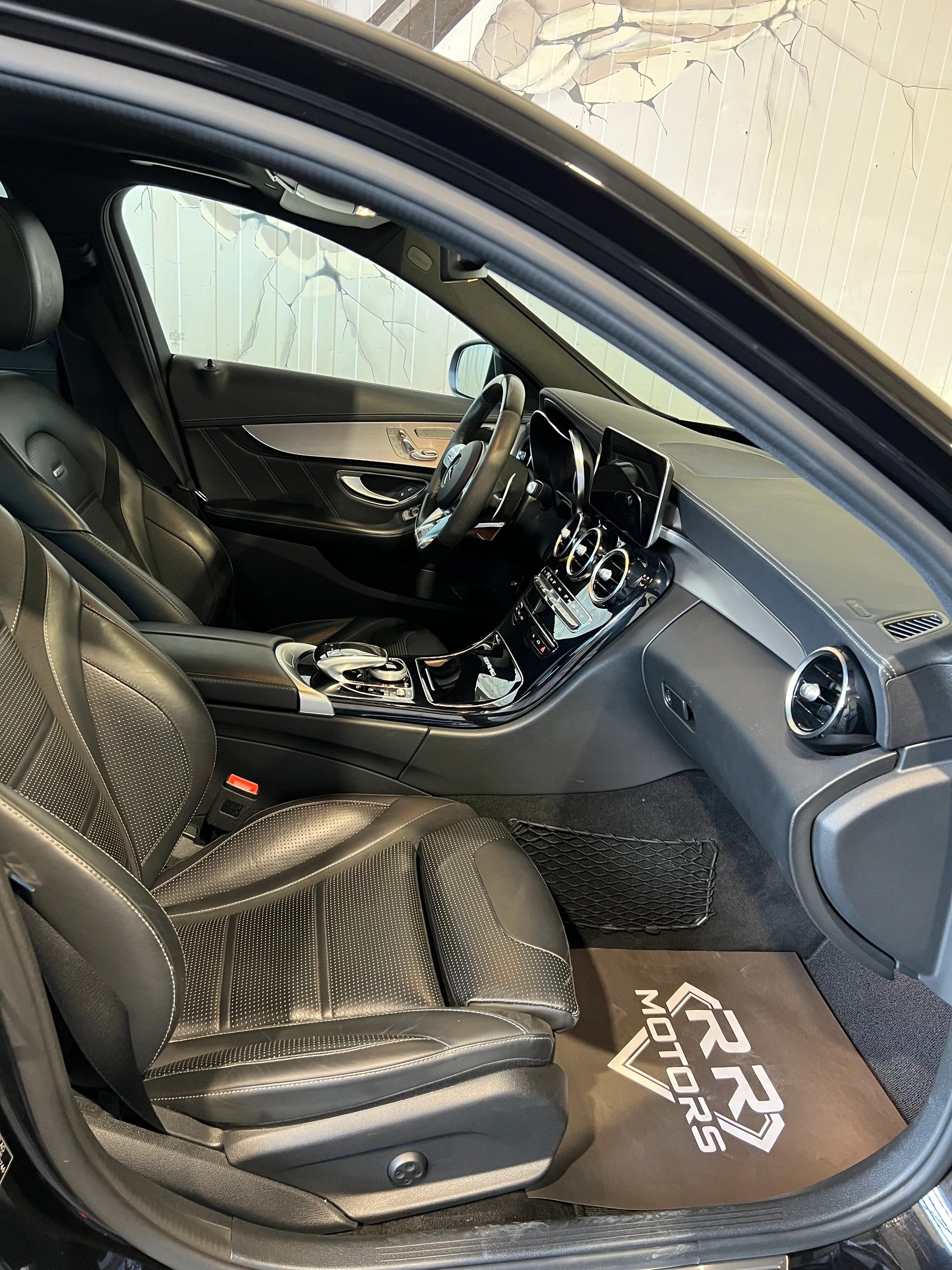 MERCEDES-BENZ C 63 S AMG Speedshift-image-6