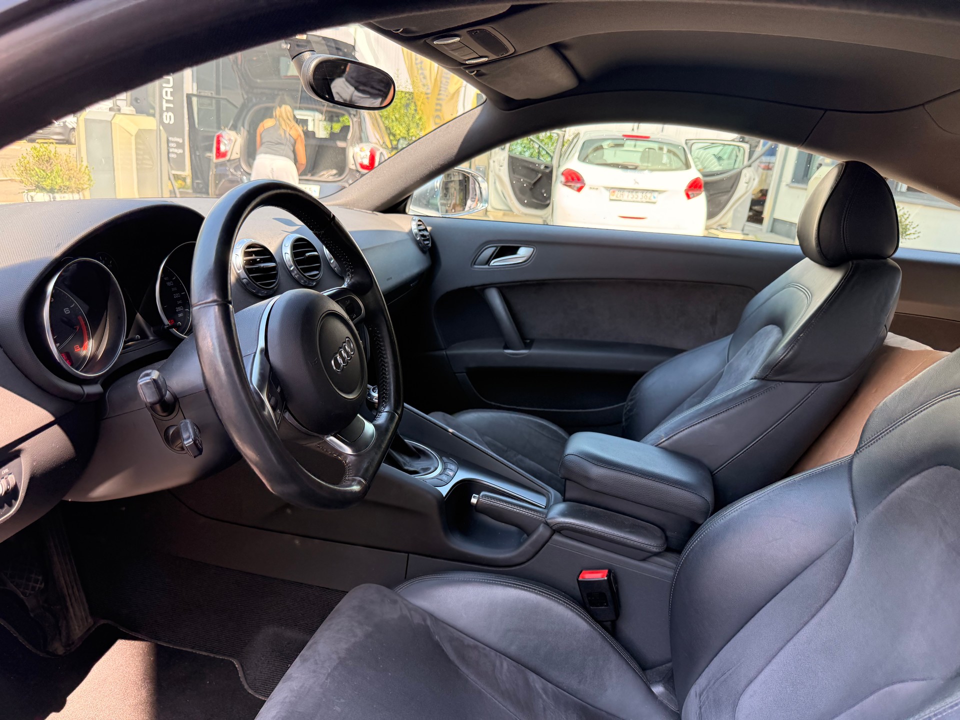 AUDI TT 3.2 quattro-image-10