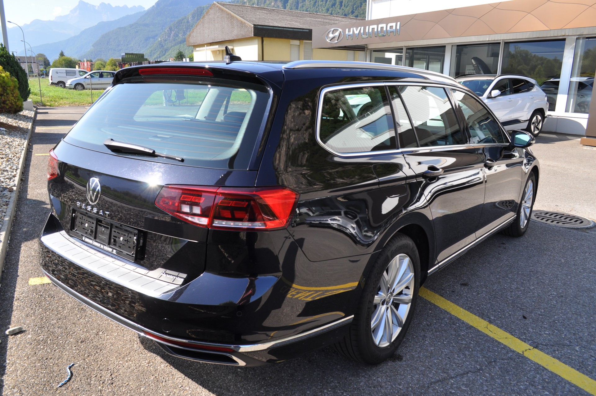 VW Passat Variant 2.0 TSI Elegance 4Motion DSG-image-3