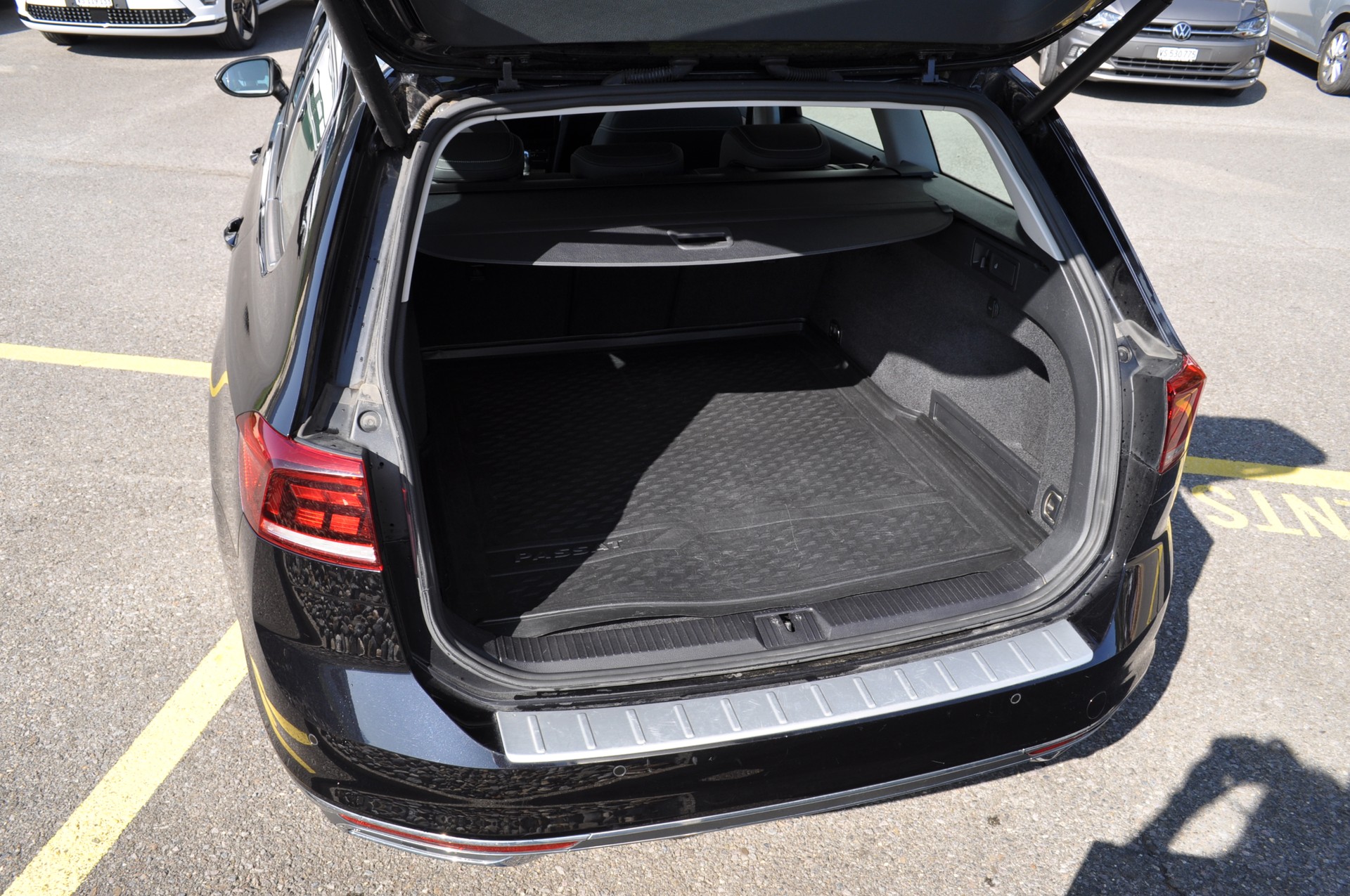VW Passat Variant 2.0 TSI Elegance 4Motion DSG-image-4