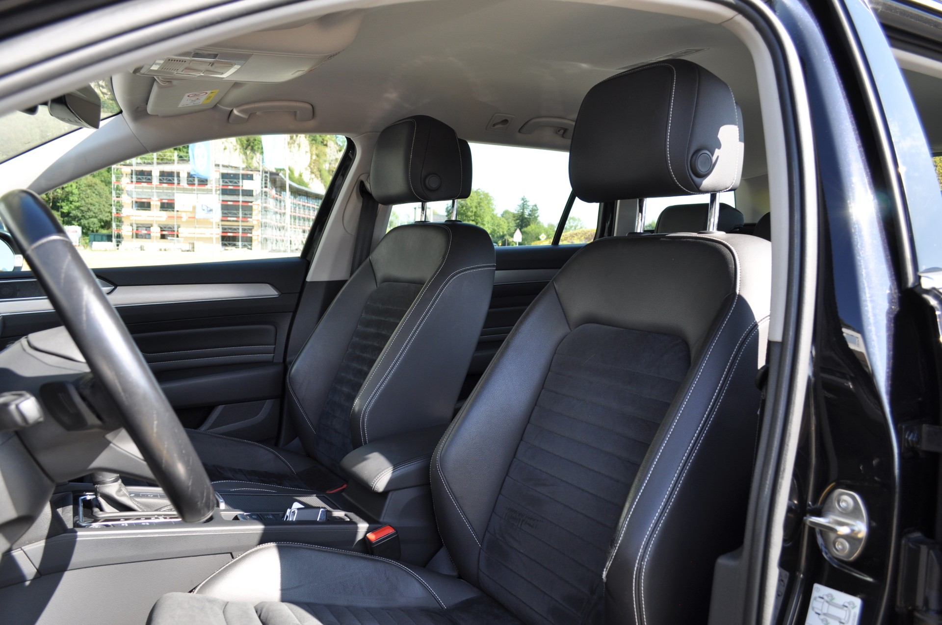 VW Passat Variant 2.0 TSI Elegance 4Motion DSG-image-11