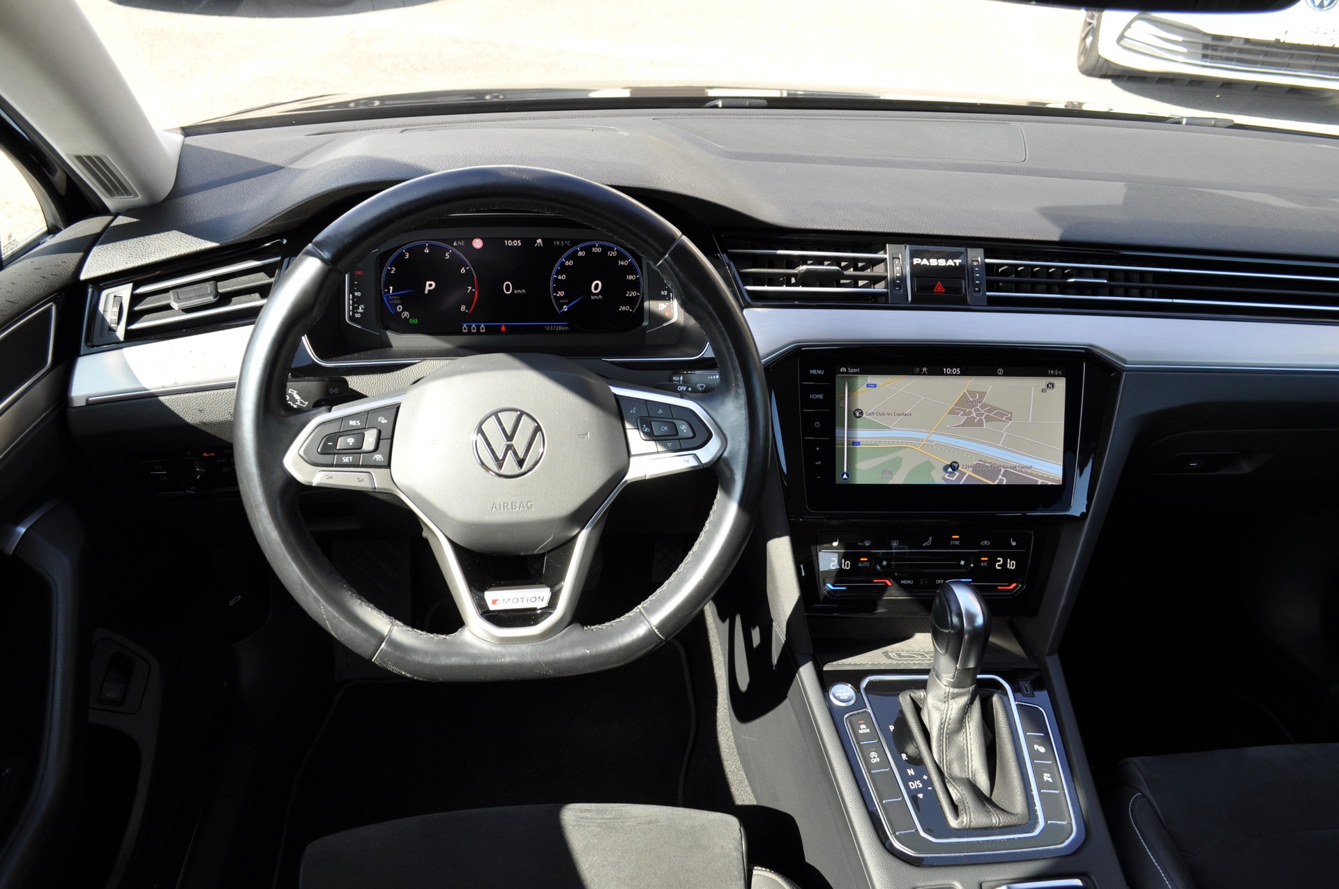 VW Passat Variant 2.0 TSI Elegance 4Motion DSG-image-7