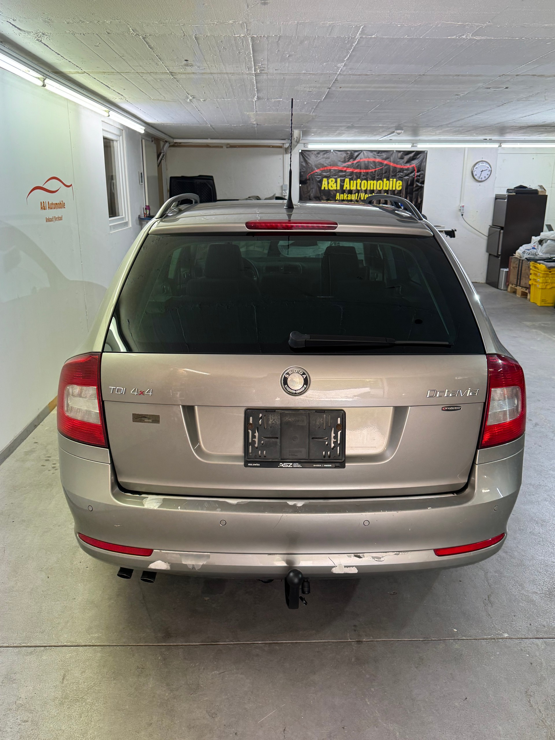 SKODA Octavia Combi 1.6 TDI Stöckli 4x4-image-5