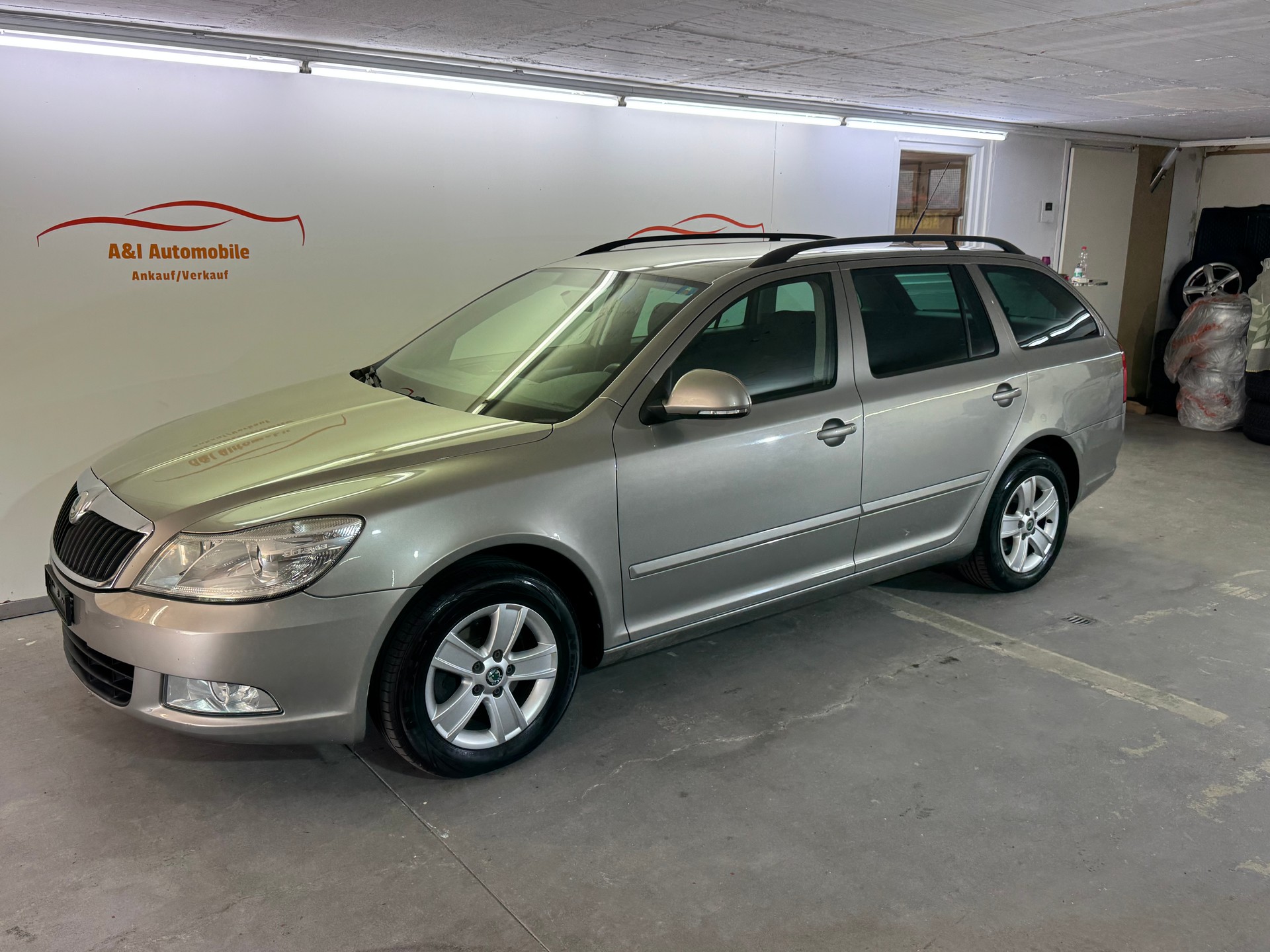 SKODA Octavia Combi 1.6 TDI Stöckli 4x4-image-0