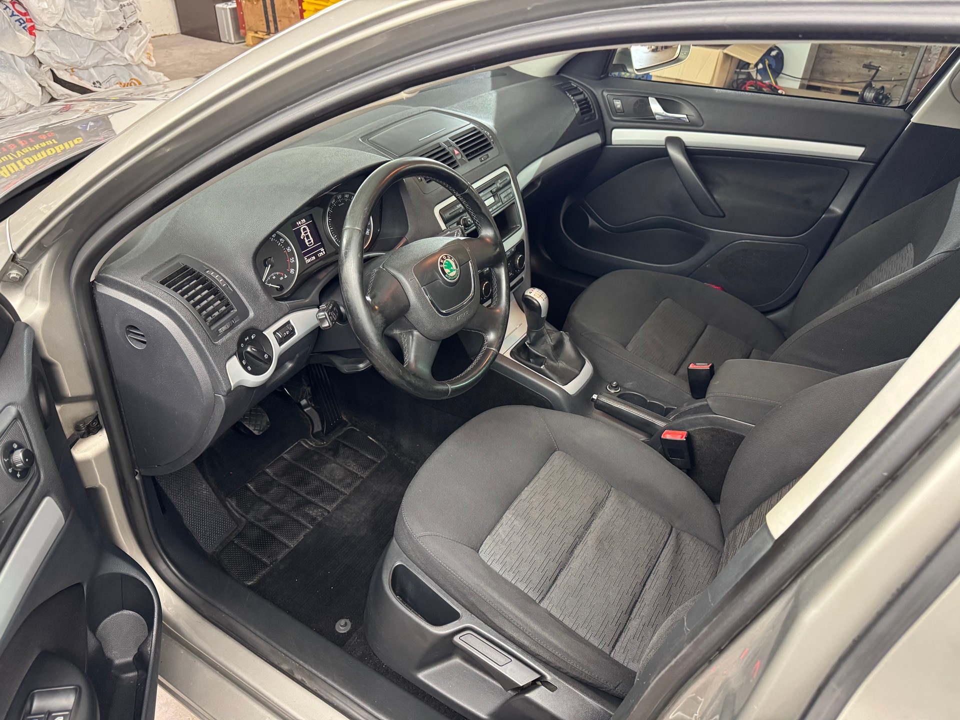 SKODA Octavia Combi 1.6 TDI Stöckli 4x4-image-7