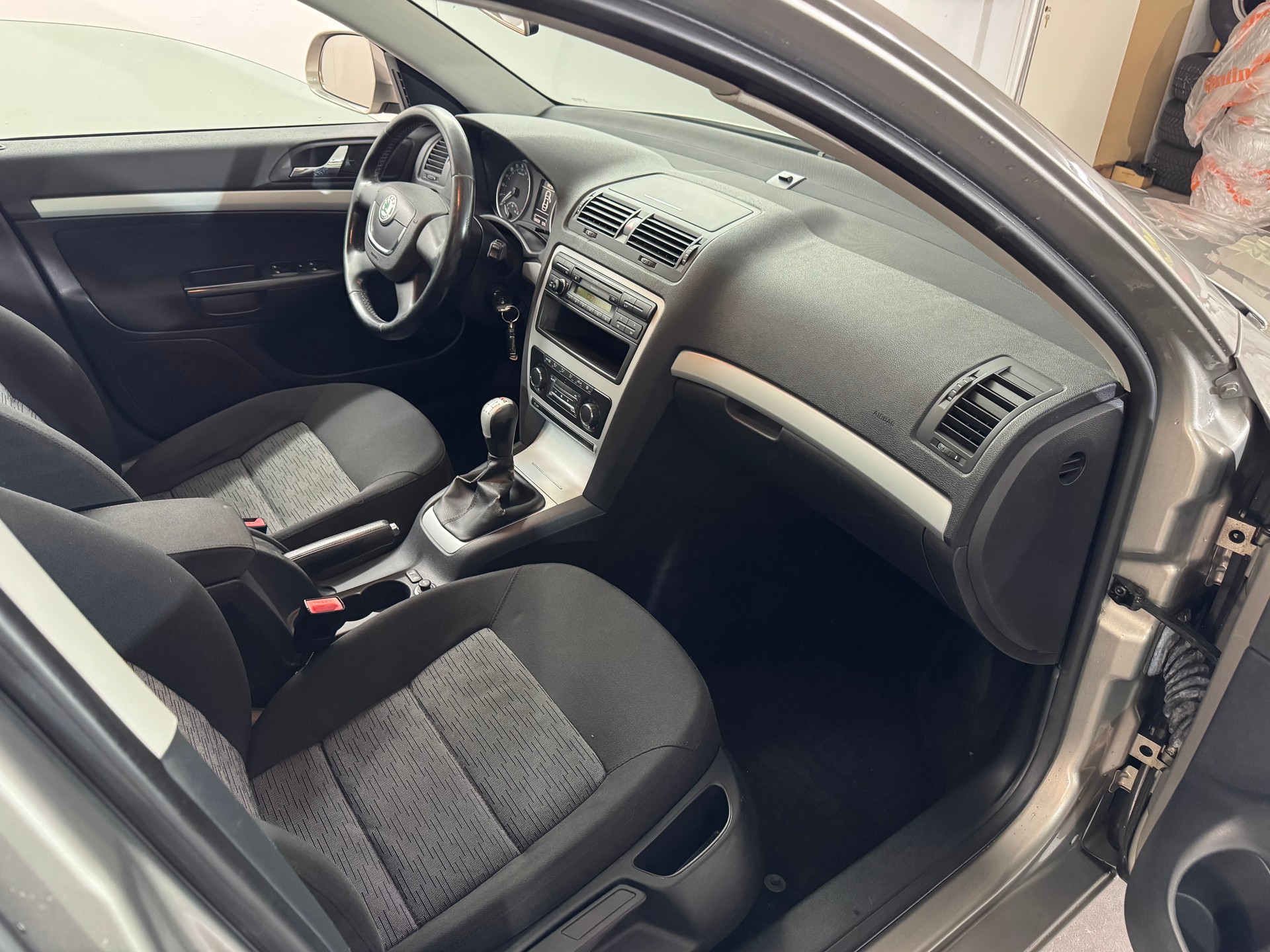 SKODA Octavia Combi 1.6 TDI Stöckli 4x4-image-8