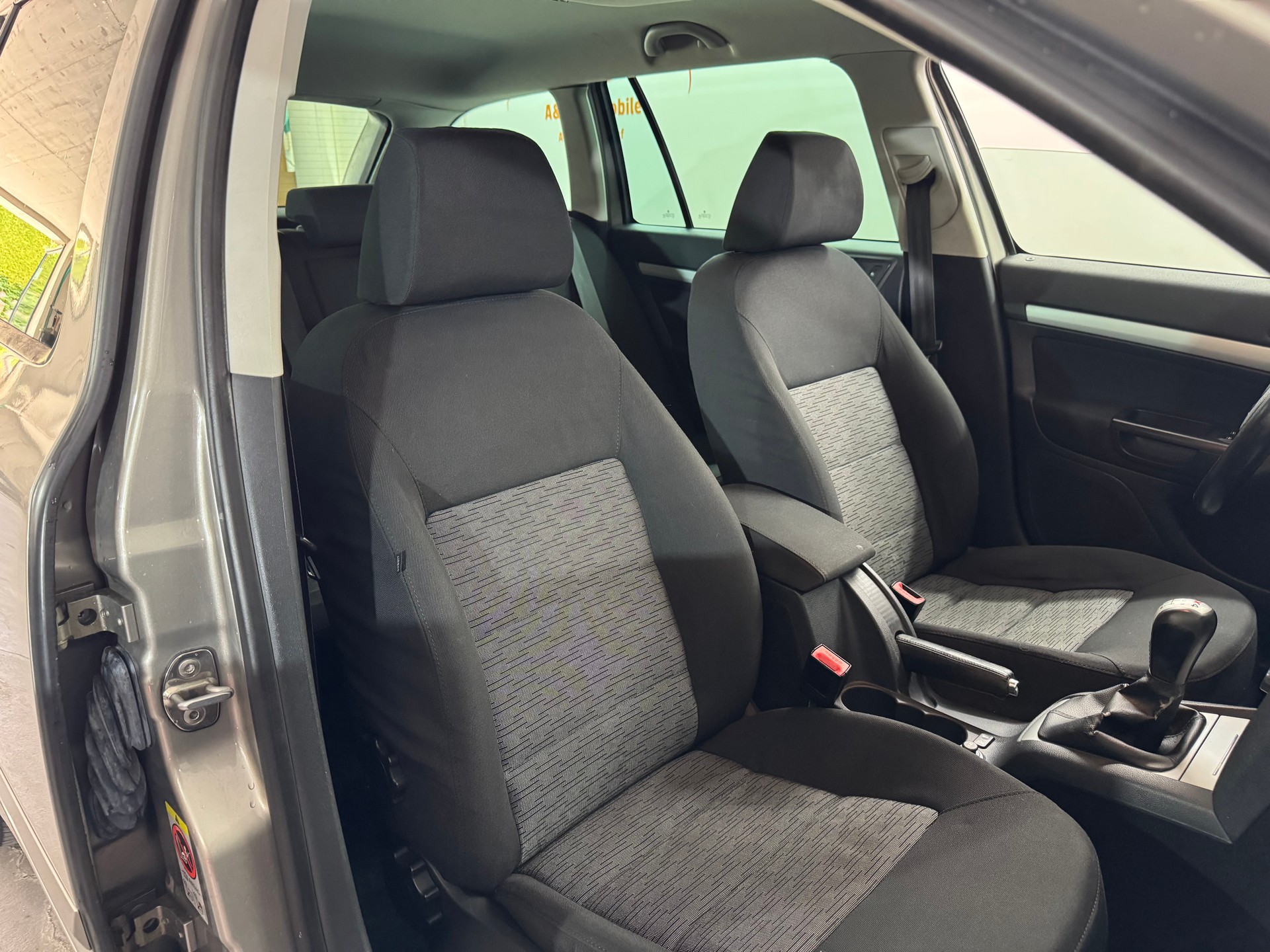 SKODA Octavia Combi 1.6 TDI Stöckli 4x4-image-9
