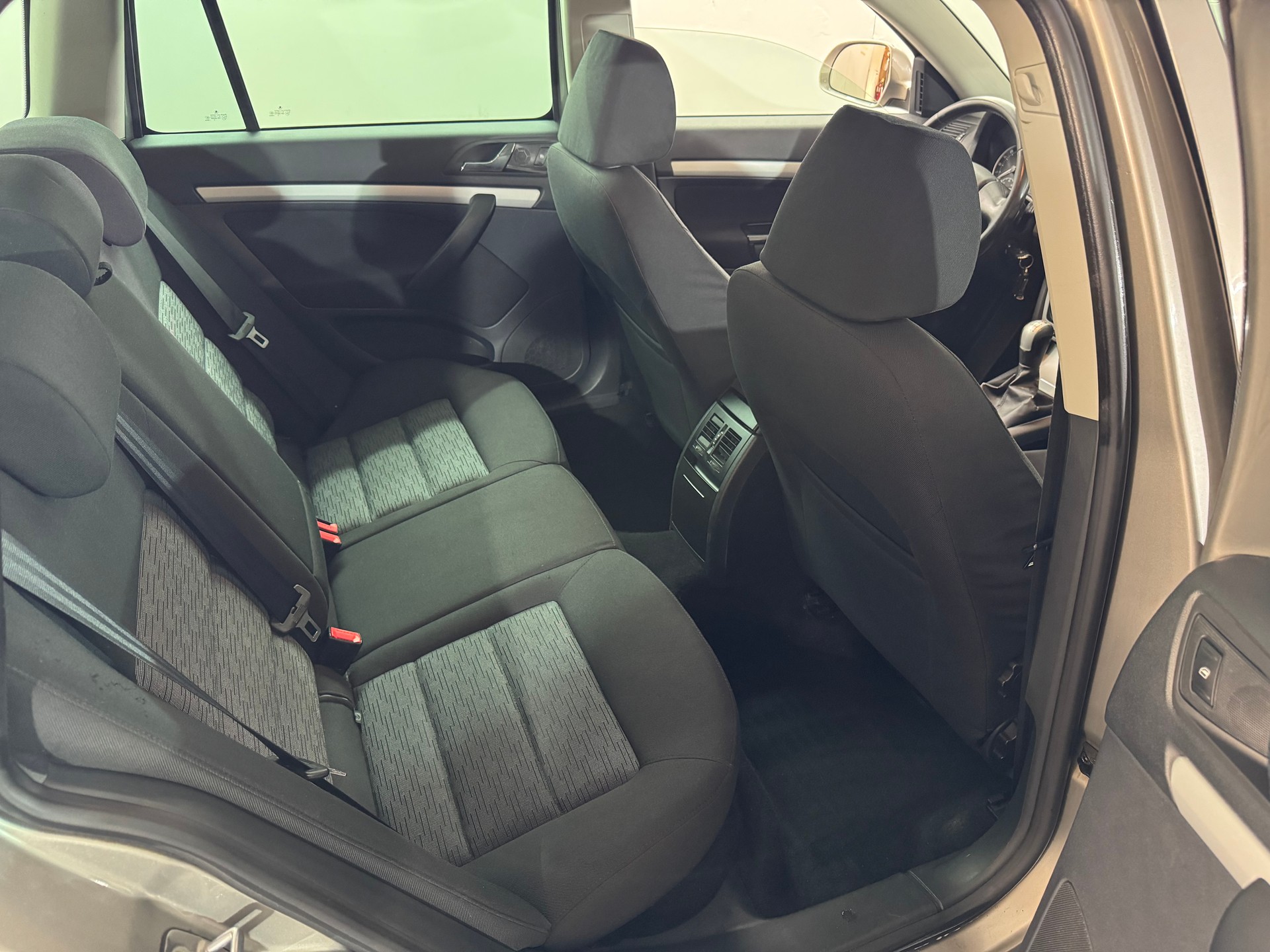 SKODA Octavia Combi 1.6 TDI Stöckli 4x4-image-10