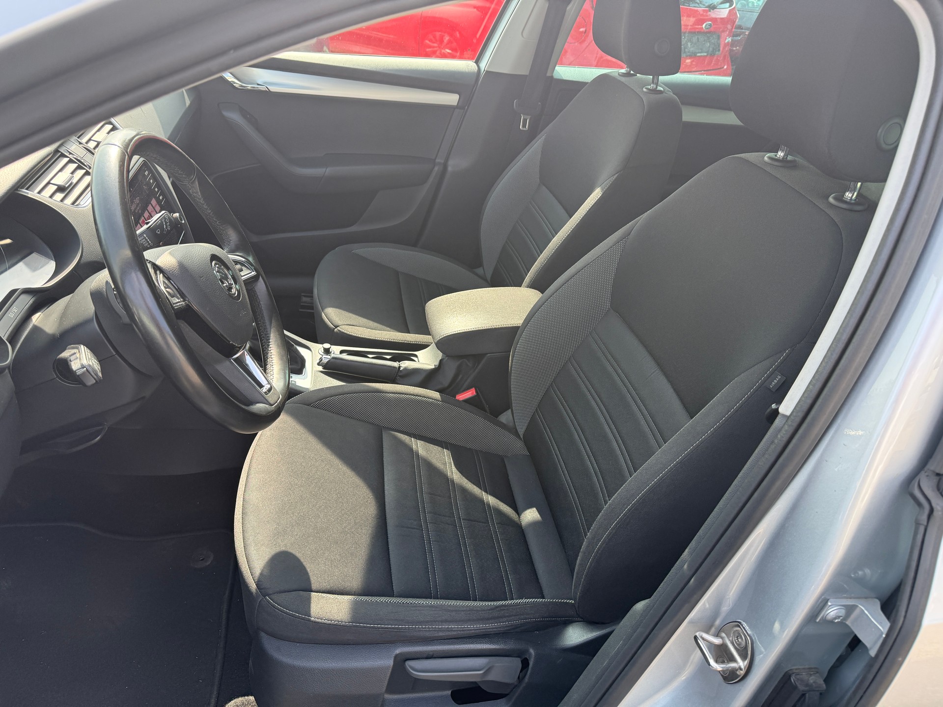 SKODA Octavia Combi 1.5 TSI Ambition DSG-image-9