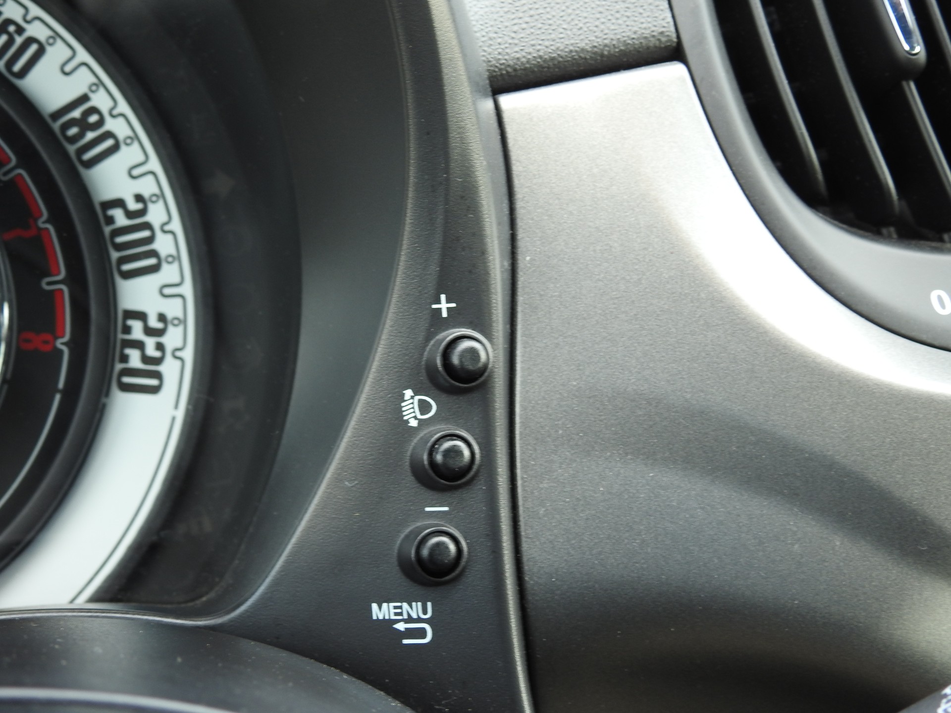 FIAT 500 1.2 Lounge-image-24