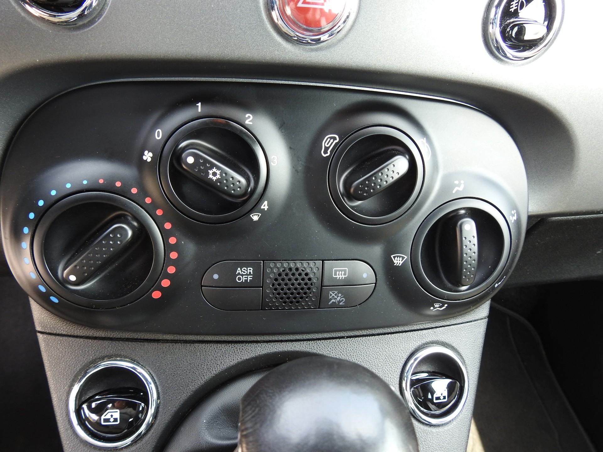 FIAT 500 1.2 Lounge-image-18