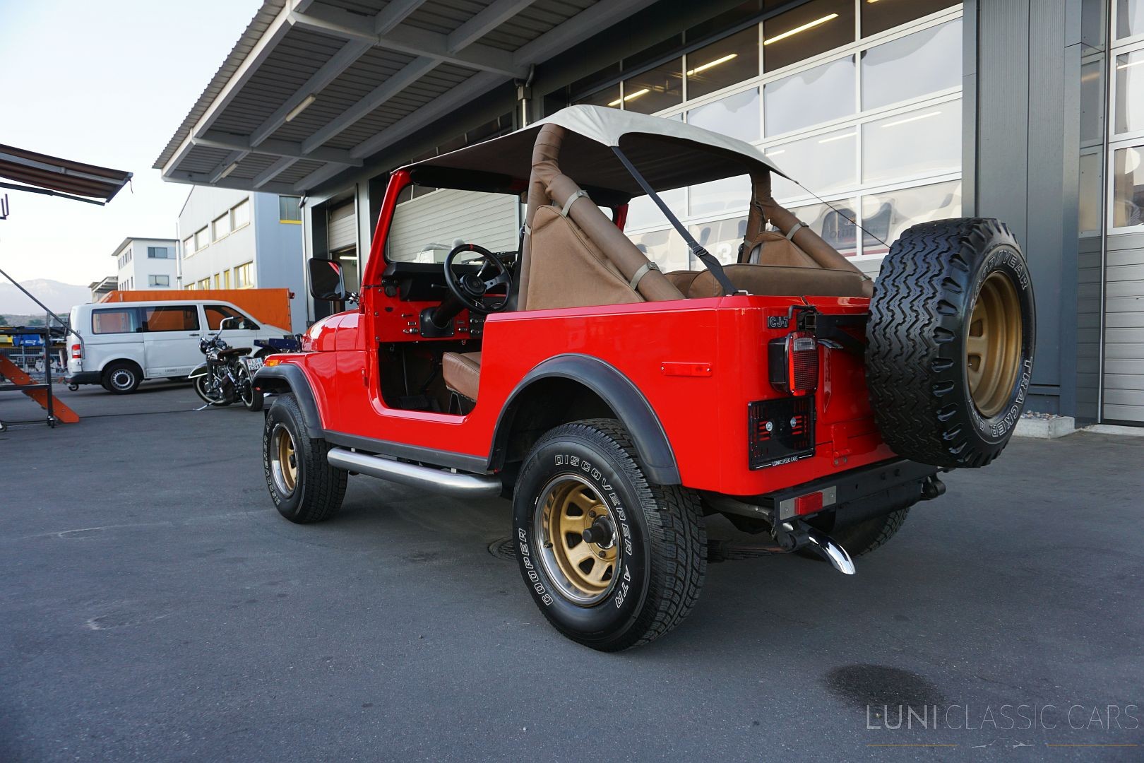 JEEP Jeep CJ-7 V8-showroom-element-2