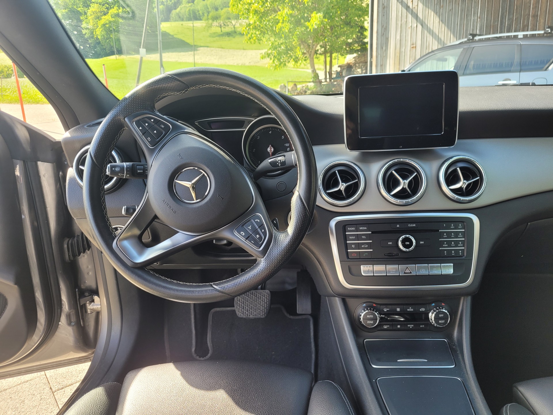 MERCEDES-BENZ CLA 220 d-image-5