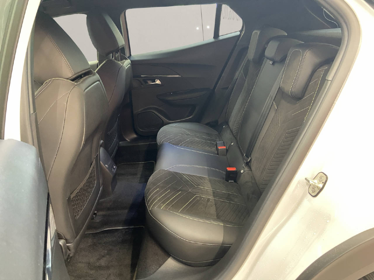 PEUGEOT 2008 1.2 Hybrid 145 GT-image-13