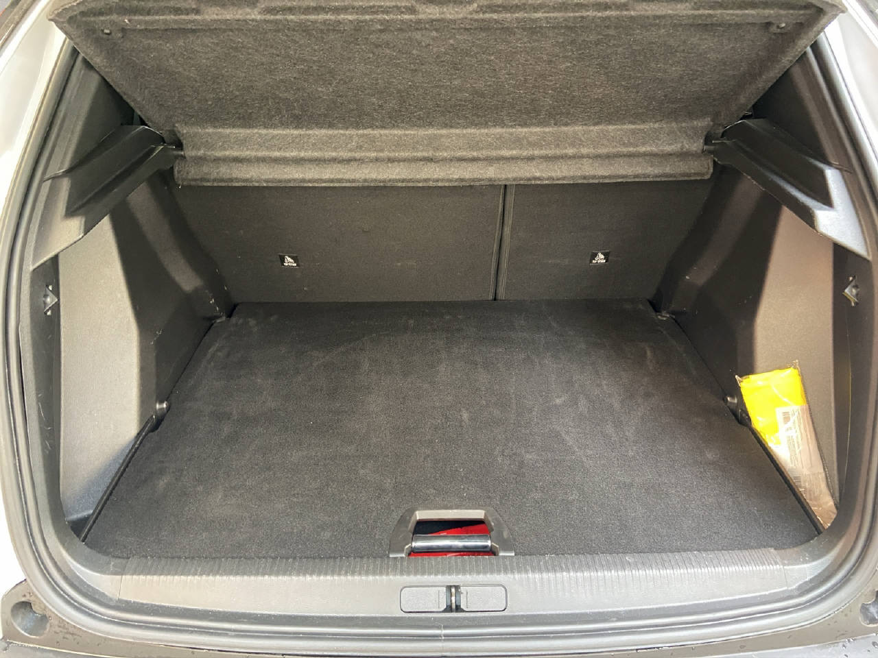 PEUGEOT 2008 1.2 Hybrid 145 GT-image-14
