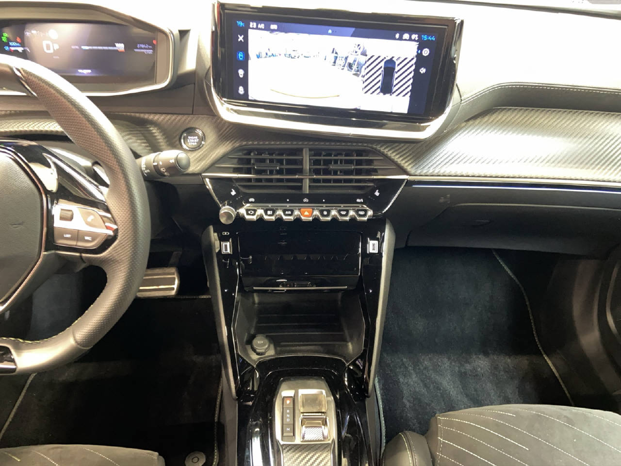 PEUGEOT 2008 1.2 Hybrid 145 GT-image-8