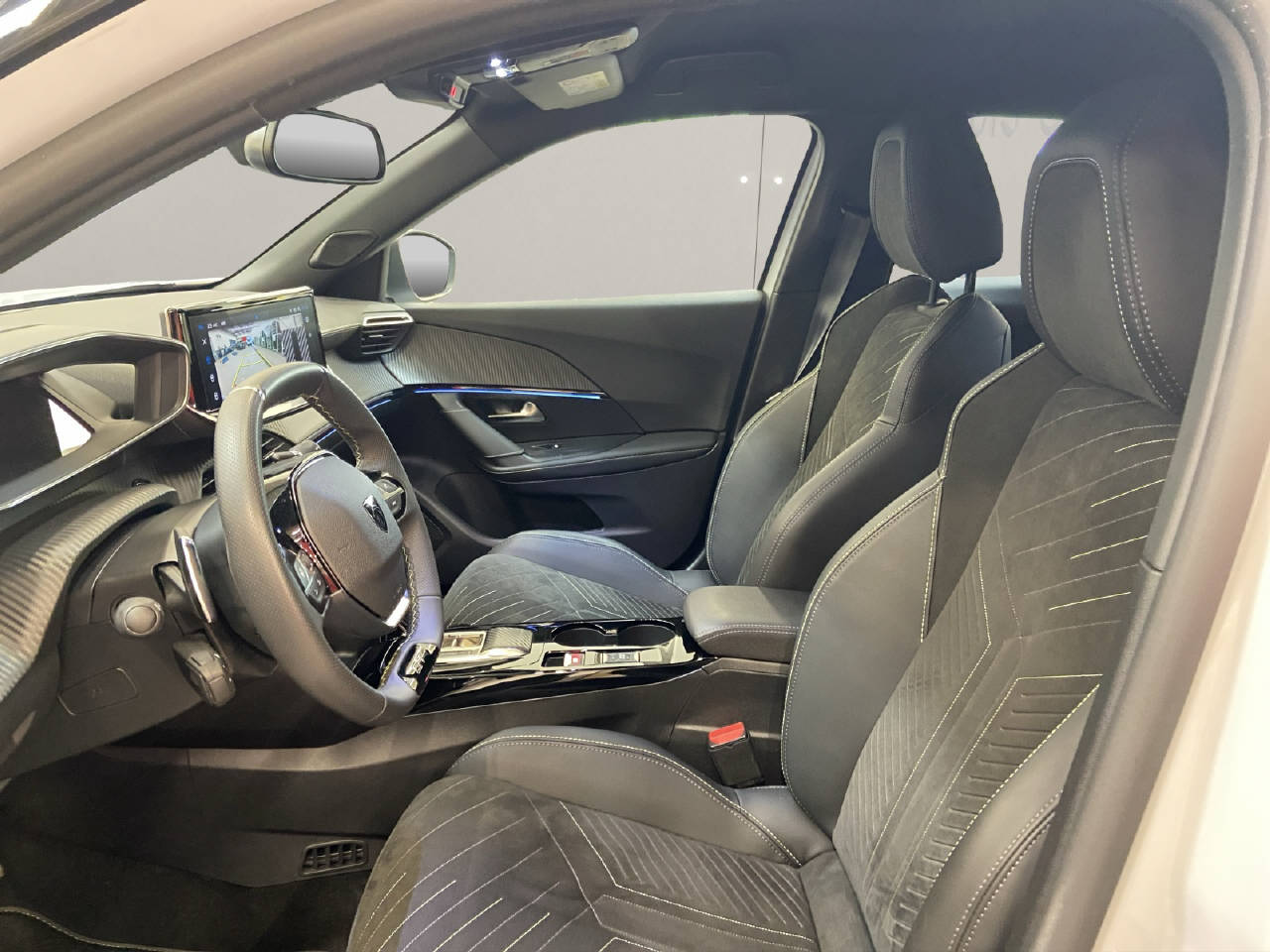 PEUGEOT 2008 1.2 Hybrid 145 GT-image-5
