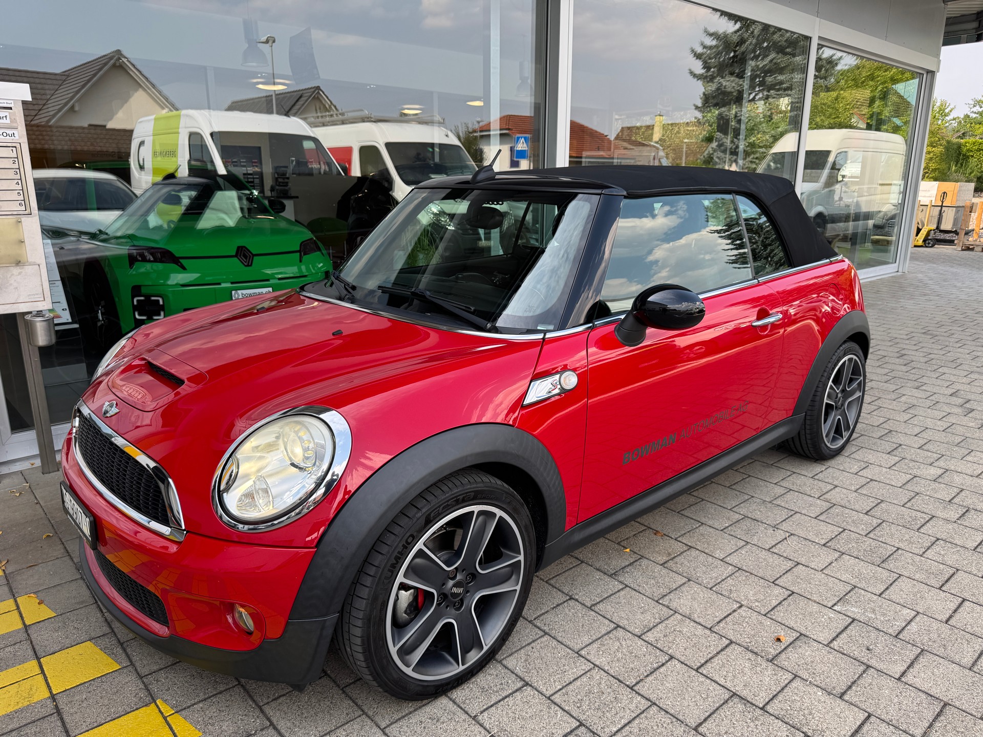 MINI Cooper S Cabriolet-image-6