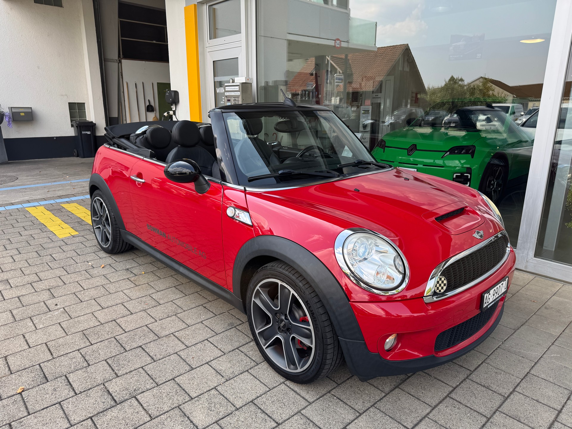 MINI Cooper S Cabriolet-image-2