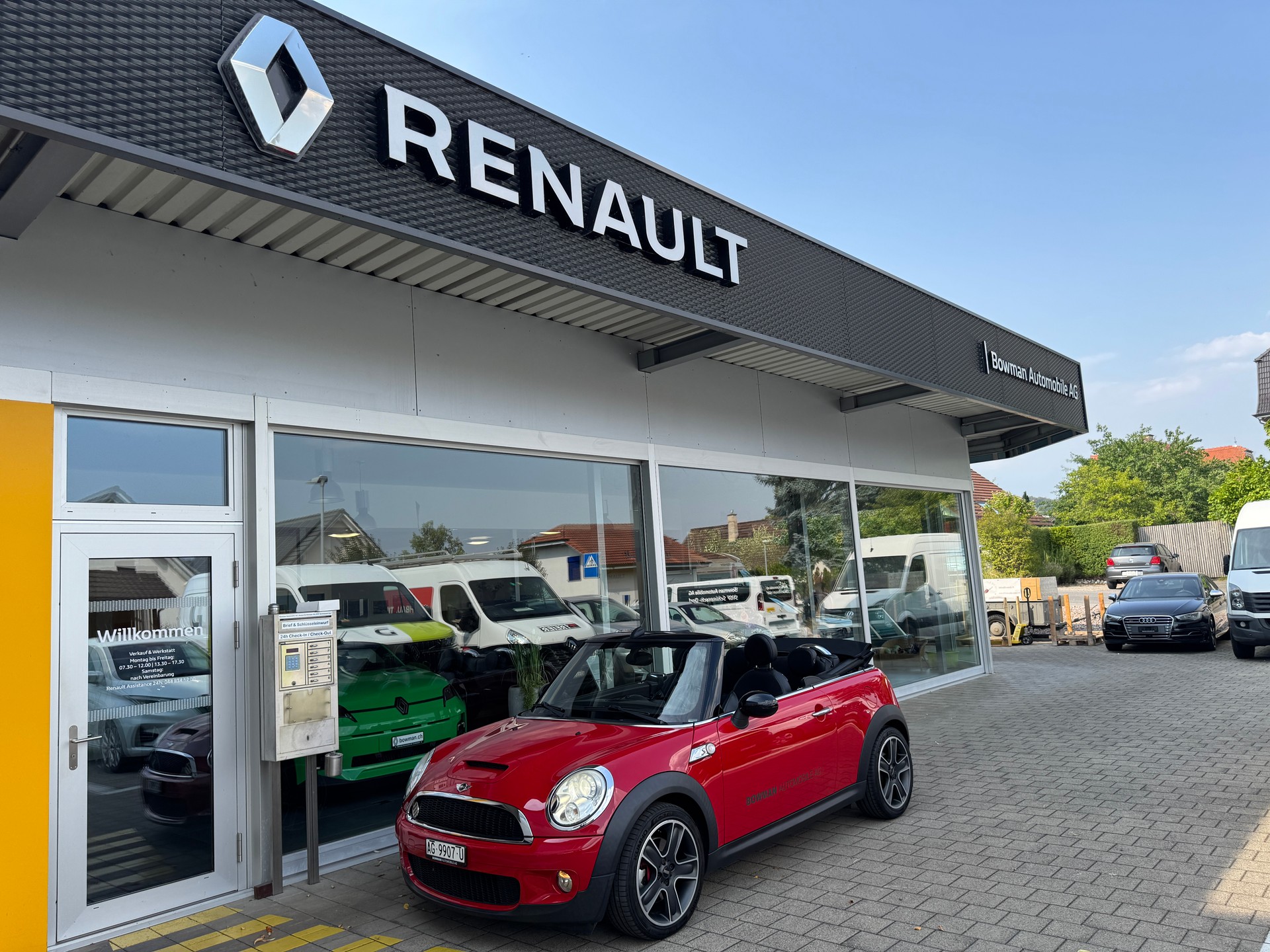 MINI Cooper S Cabriolet-image-0