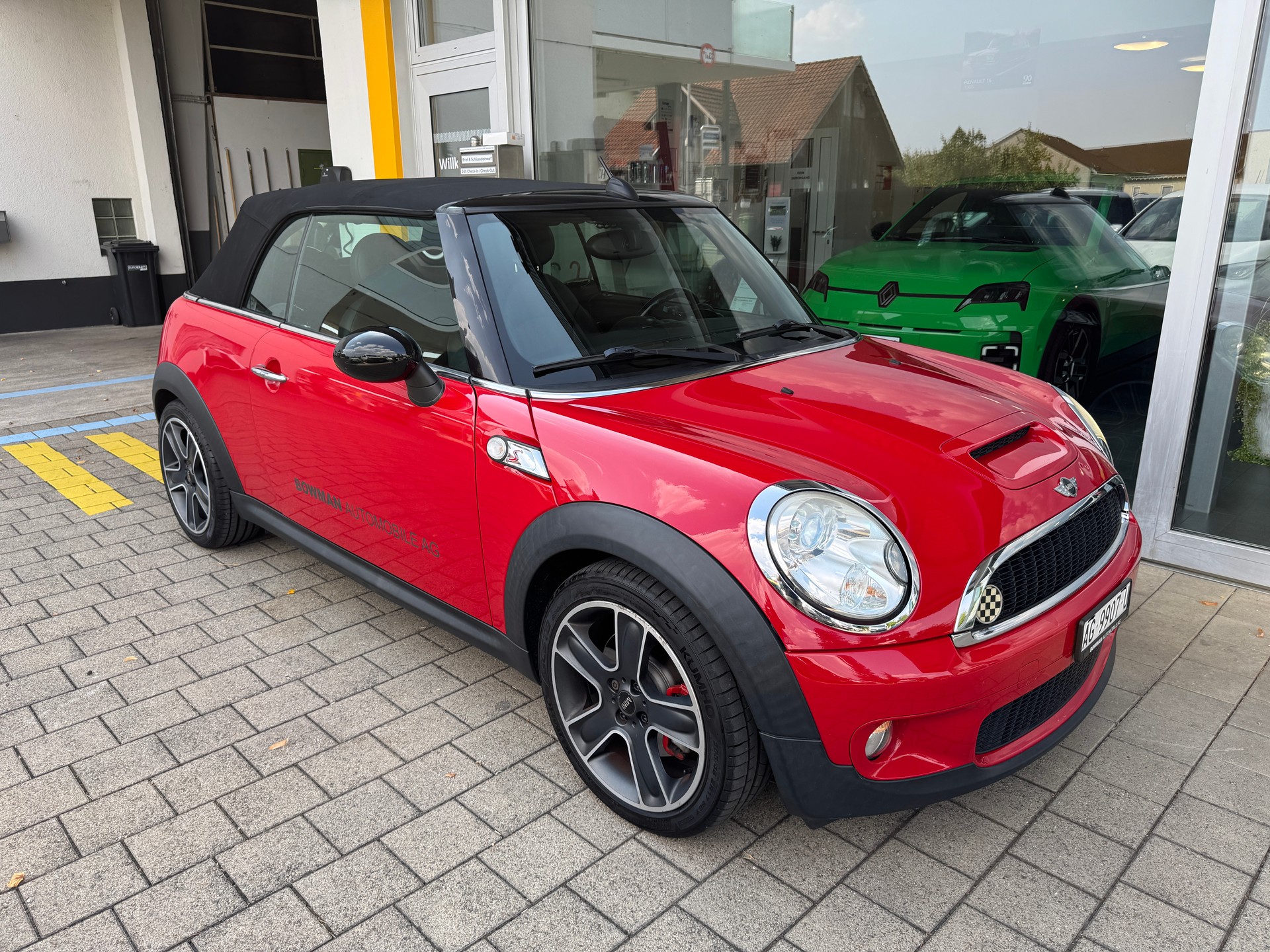 MINI Cooper S Cabriolet-image-8
