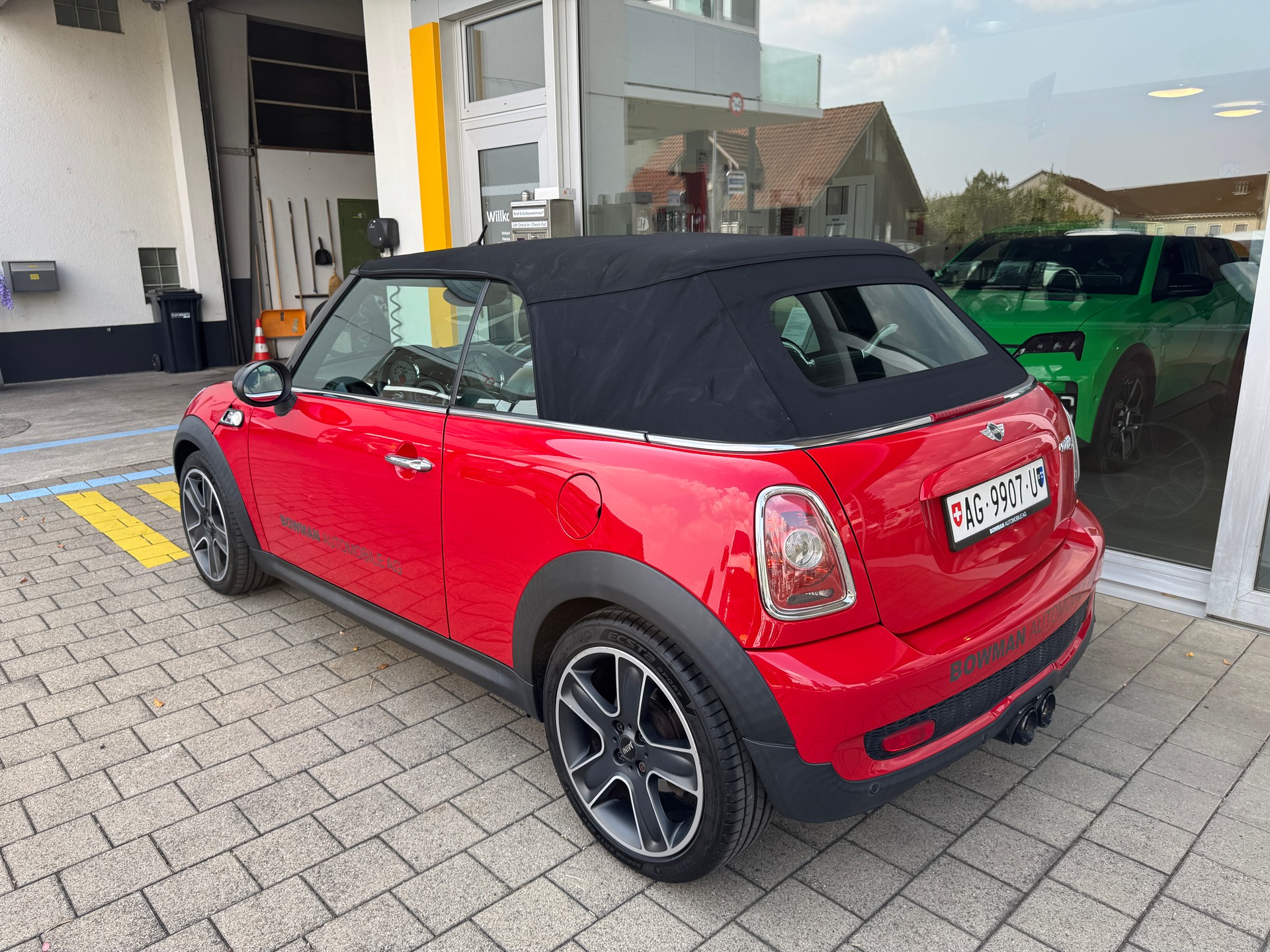 MINI Cooper S Cabriolet-image-9