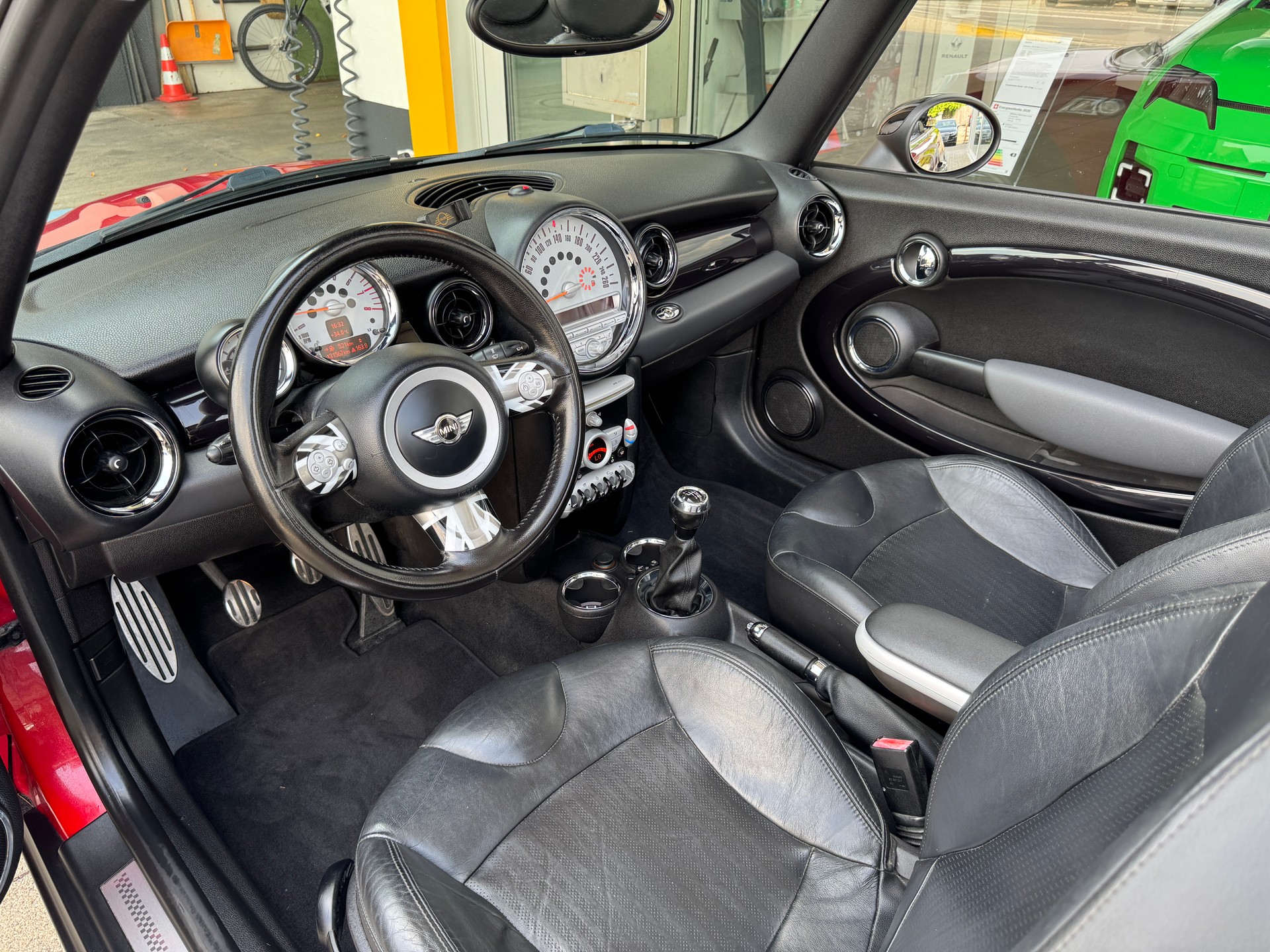 MINI Cooper S Cabriolet-image-12