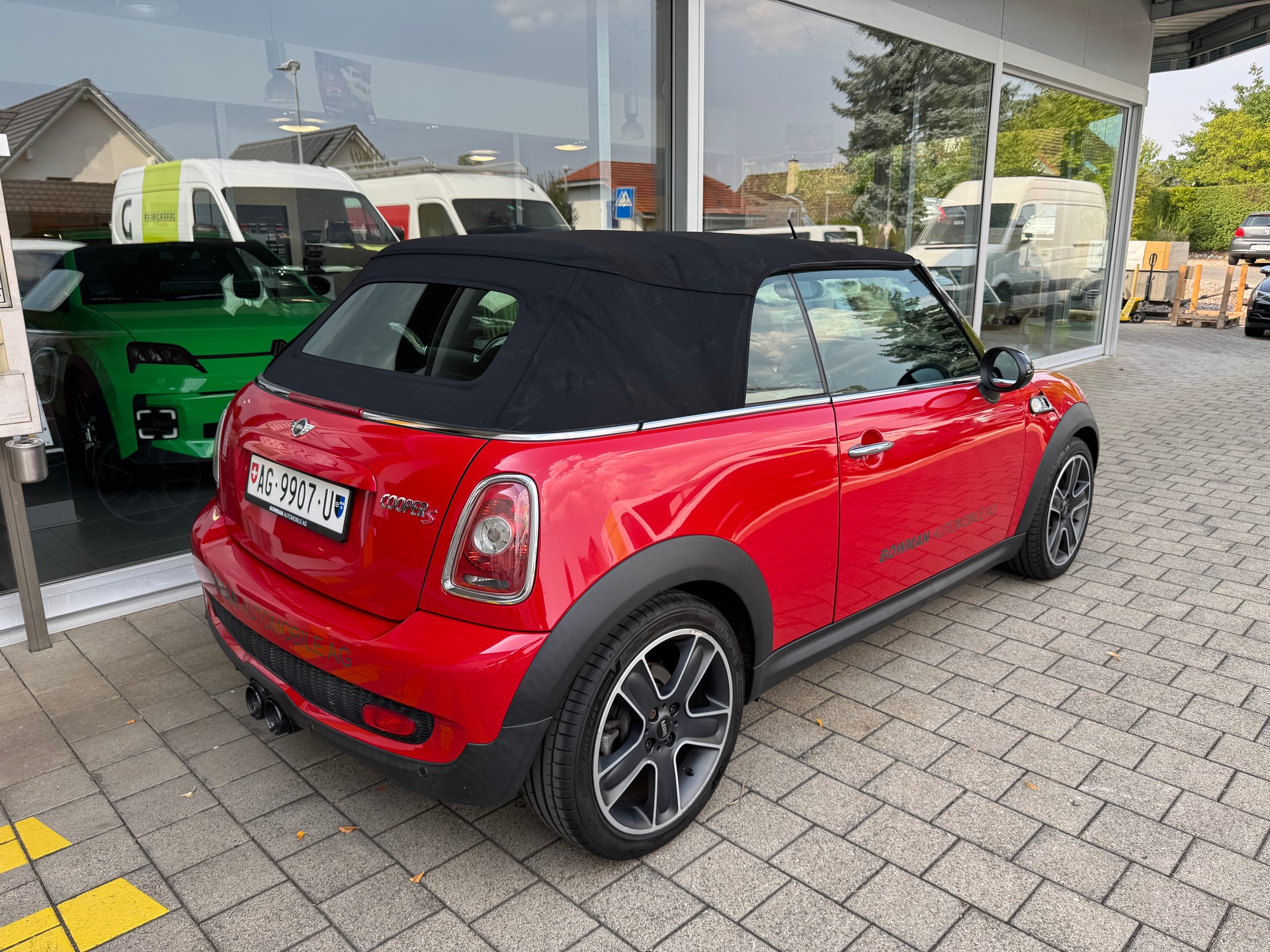 MINI Cooper S Cabriolet-image-10