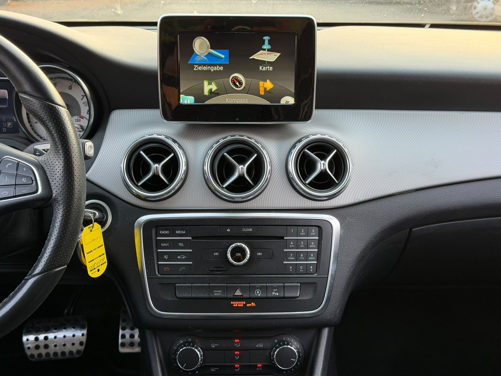 MERCEDES-BENZ GLA 200 Night Star 7G-DCT-image-18