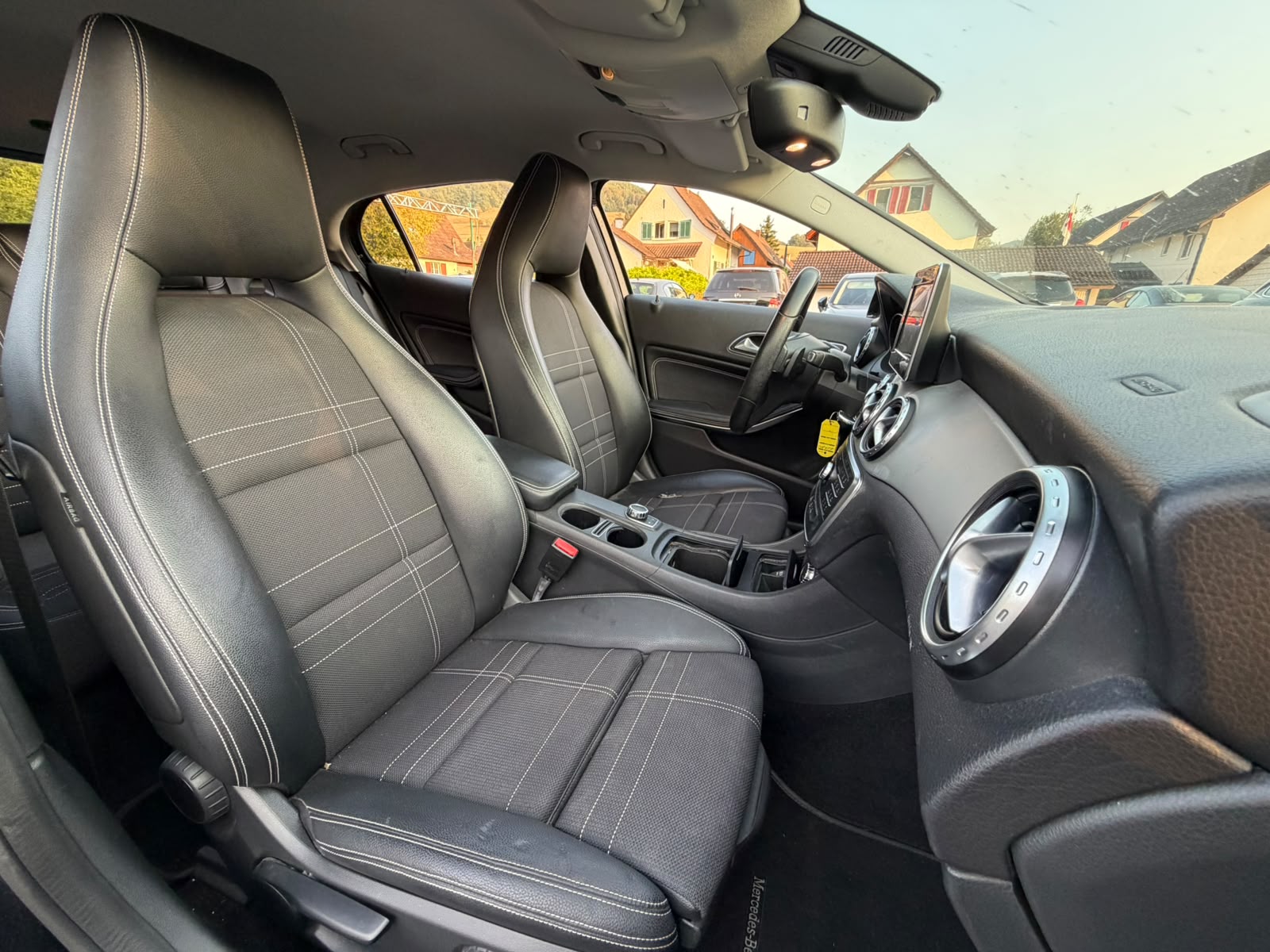 MERCEDES-BENZ GLA 200 Night Star 7G-DCT-image-15