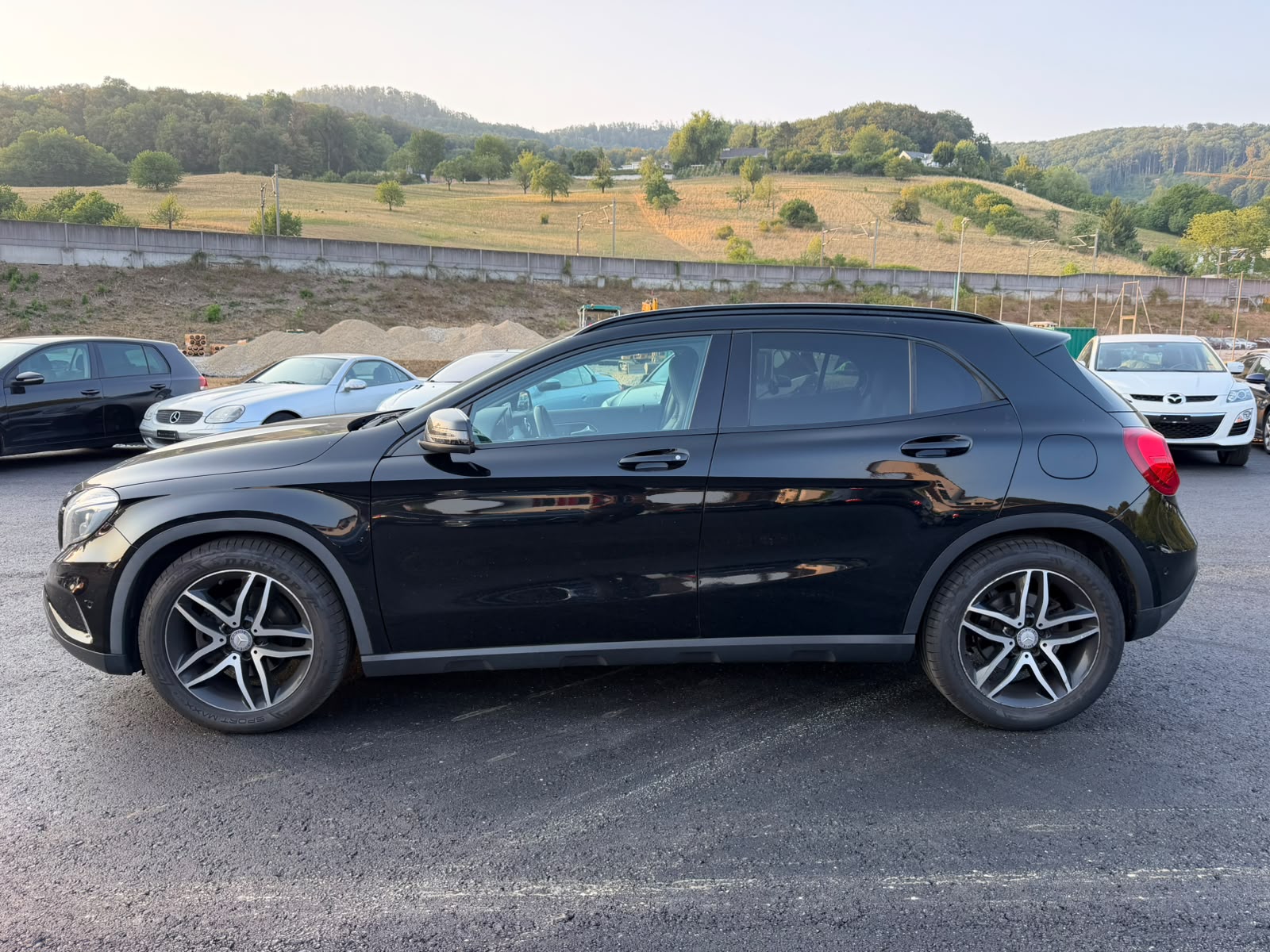 MERCEDES-BENZ GLA 200 Night Star 7G-DCT-image-1