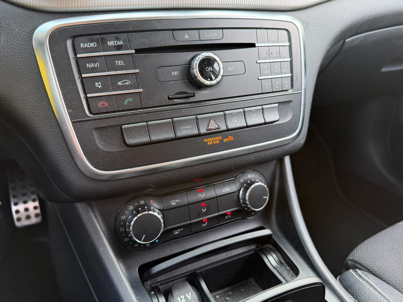 MERCEDES-BENZ GLA 200 Night Star 7G-DCT-image-19